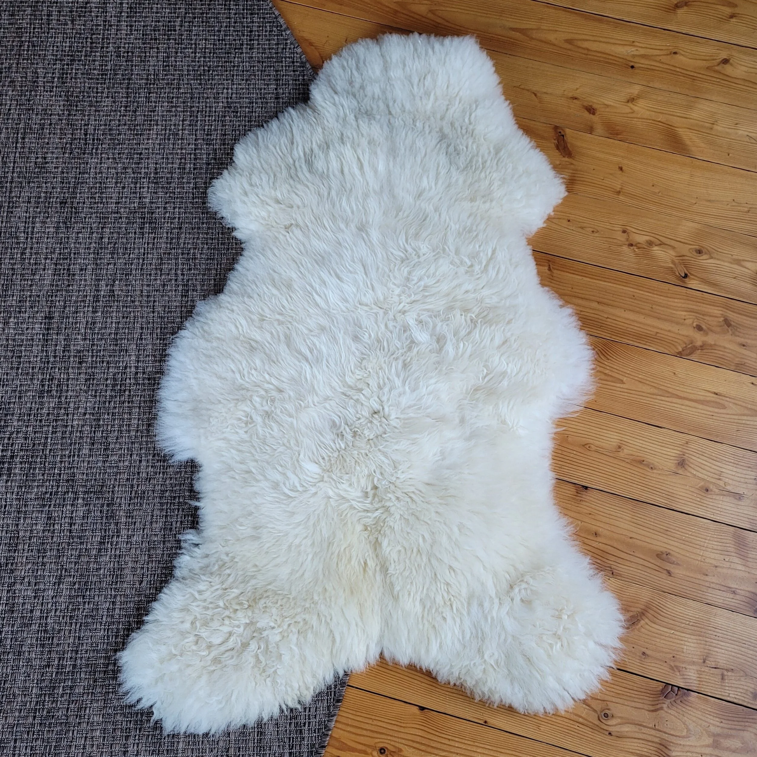 Natural White Classic Sheepskin 3.jpg