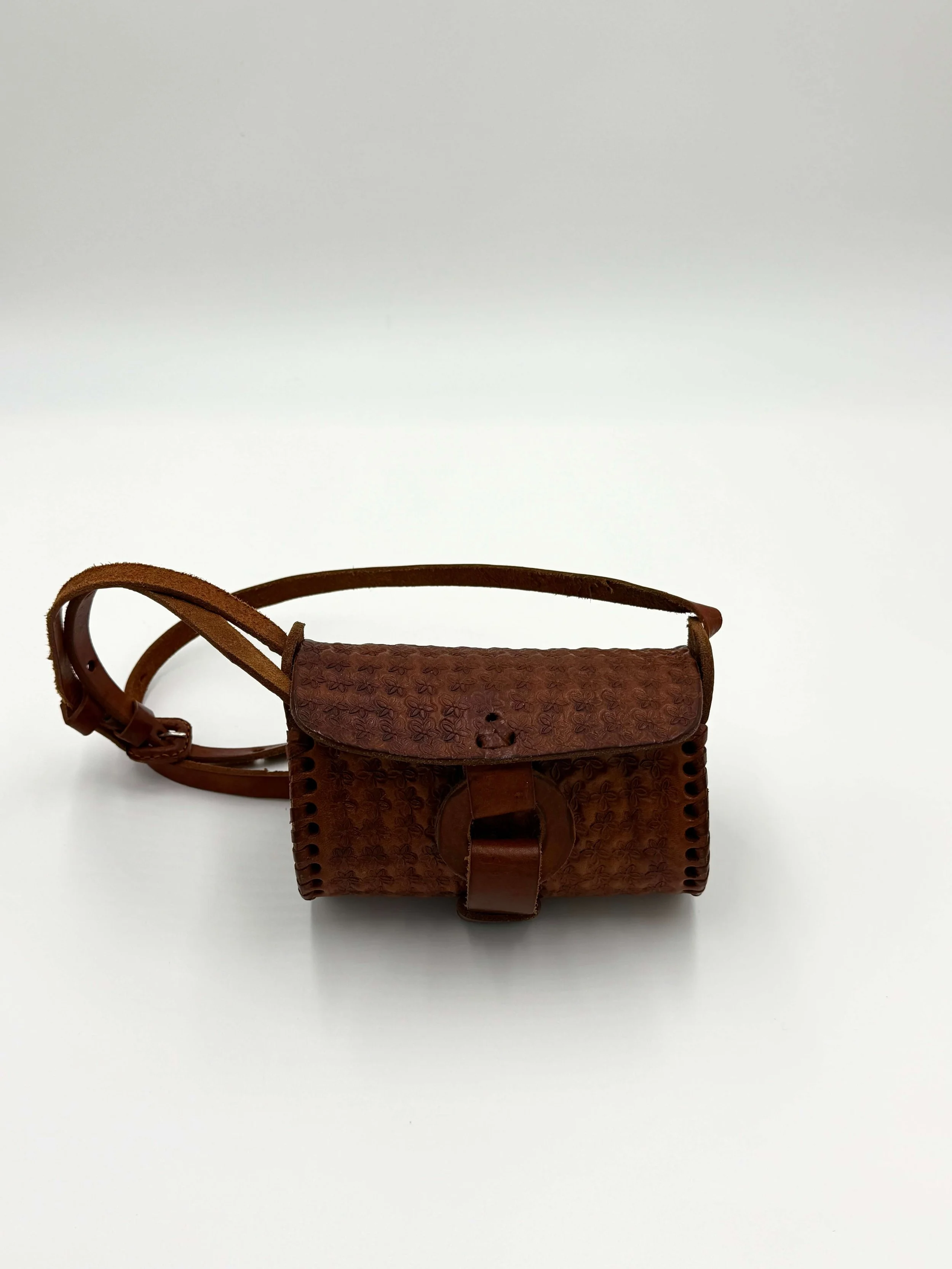 Leather Barrel Bag 11.jpeg