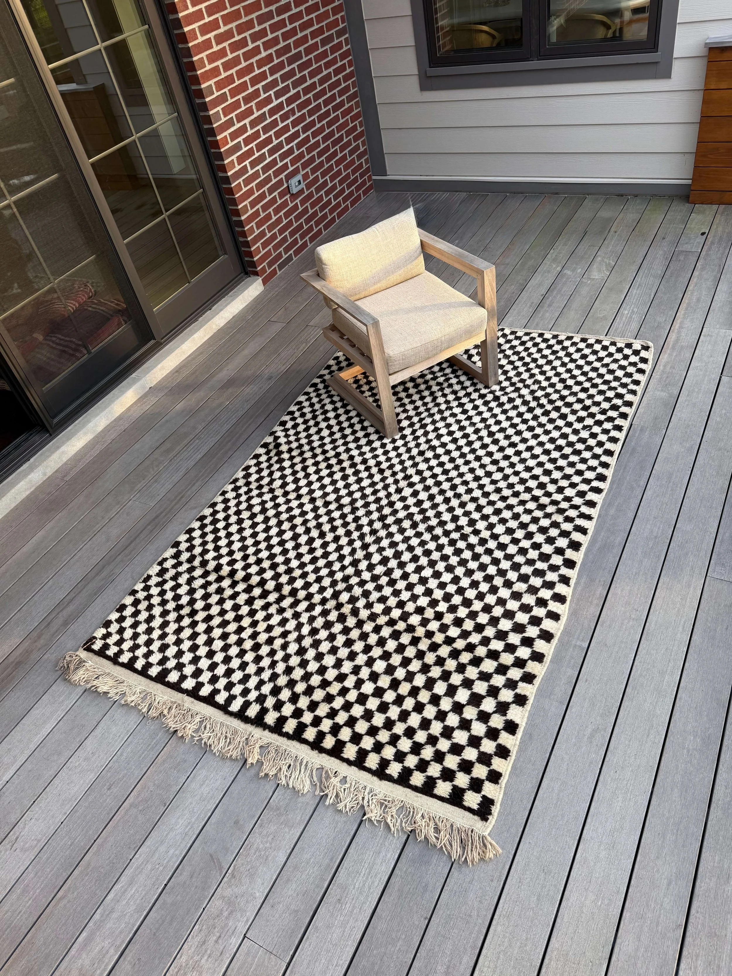 BlackWhiteCheckerRug1.jpeg