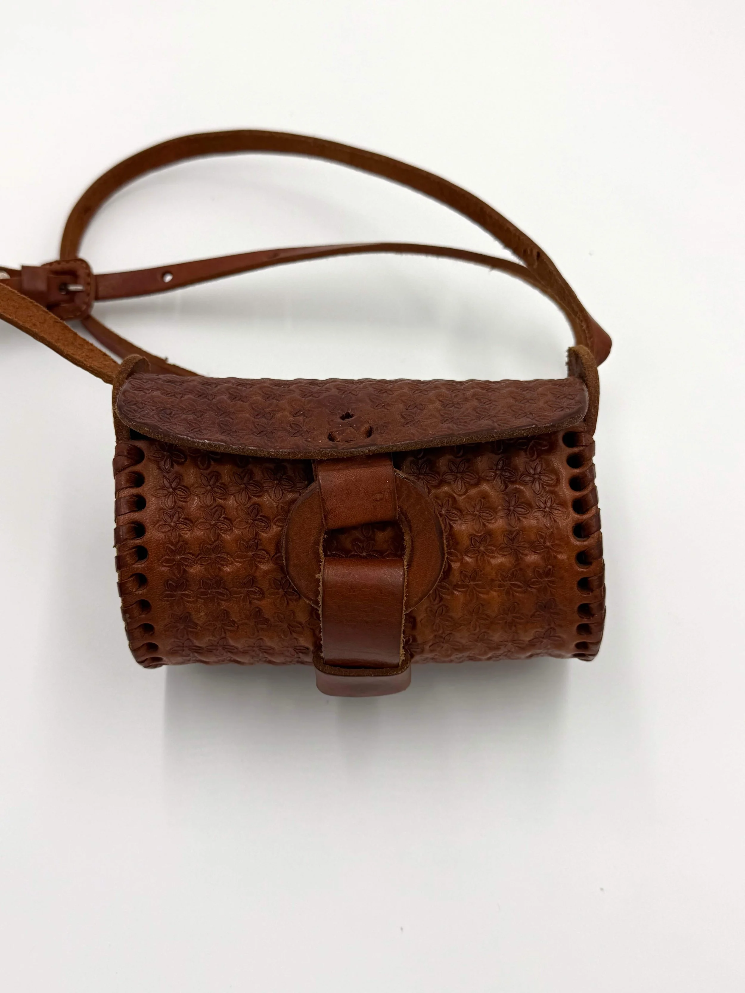 Leather Barrel Bag 10.jpeg