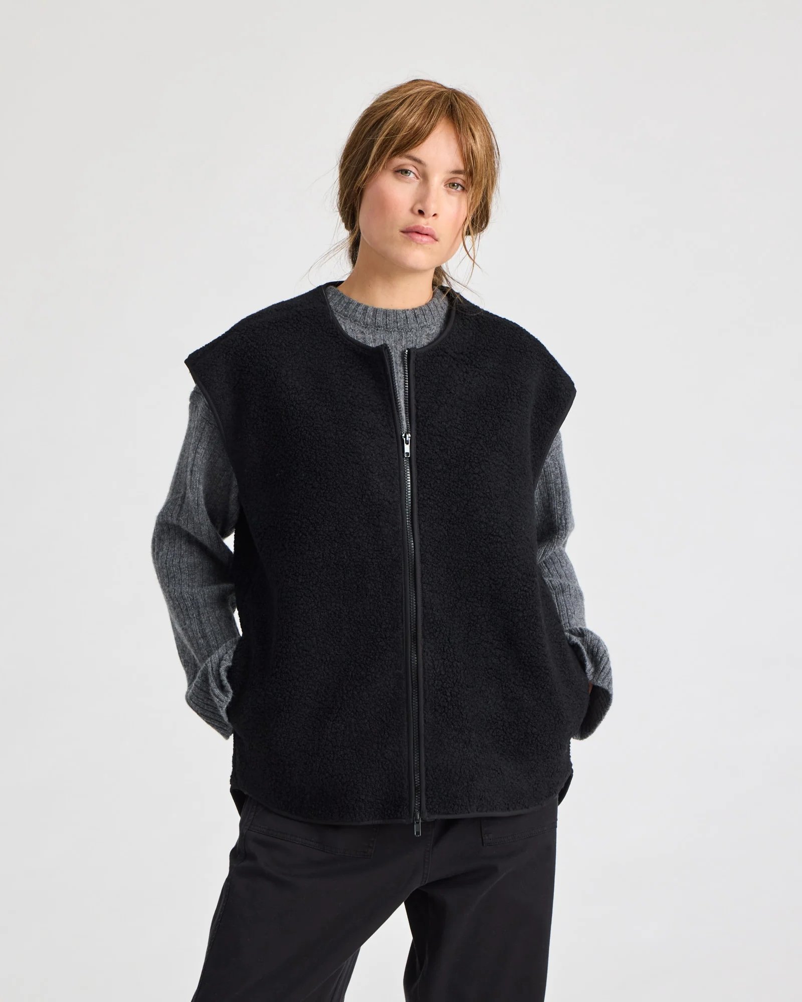 Beath_Vest-Outerwear-GL19249-650_Black.jpeg