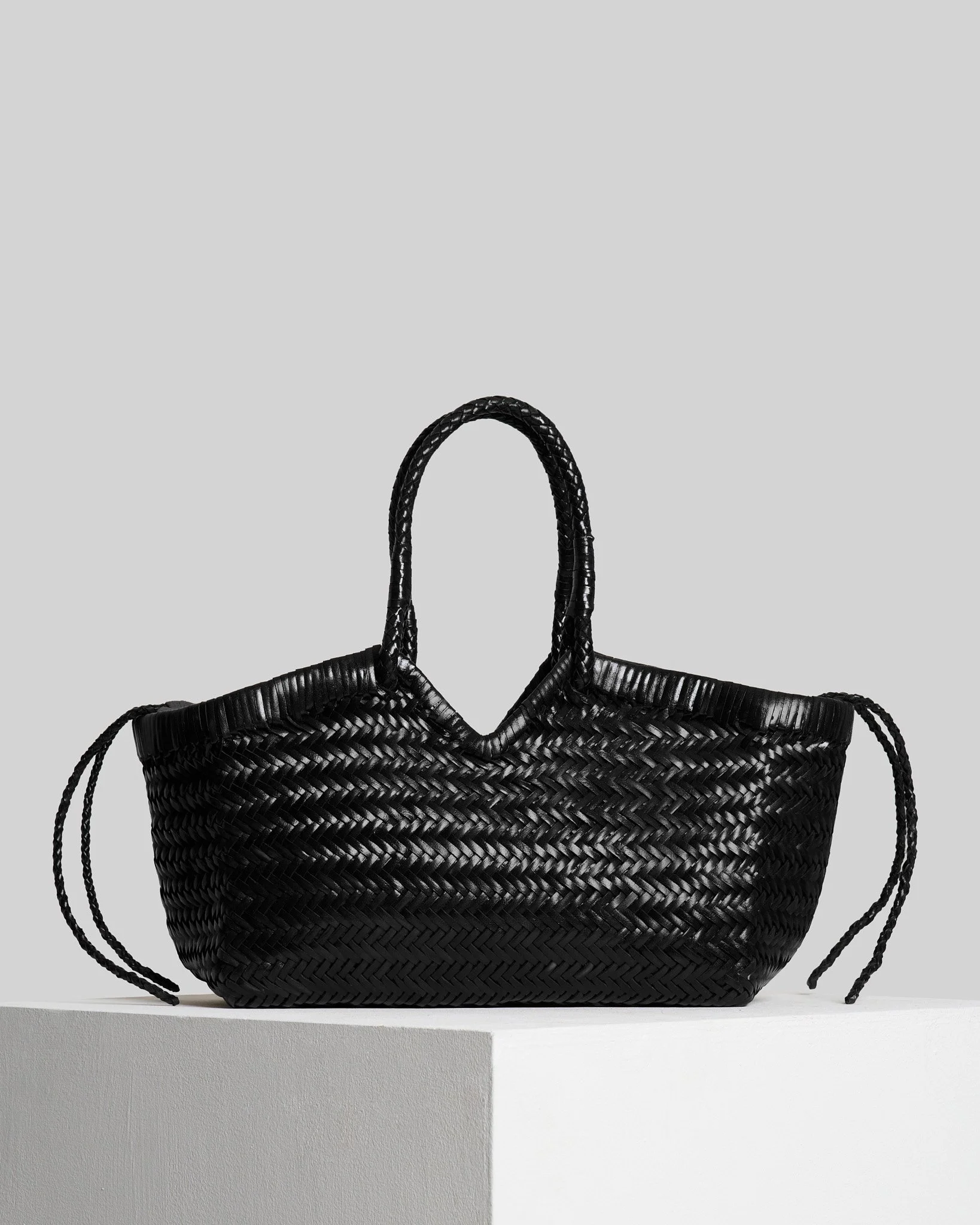 CRUDELIA BLACK copia.jpg