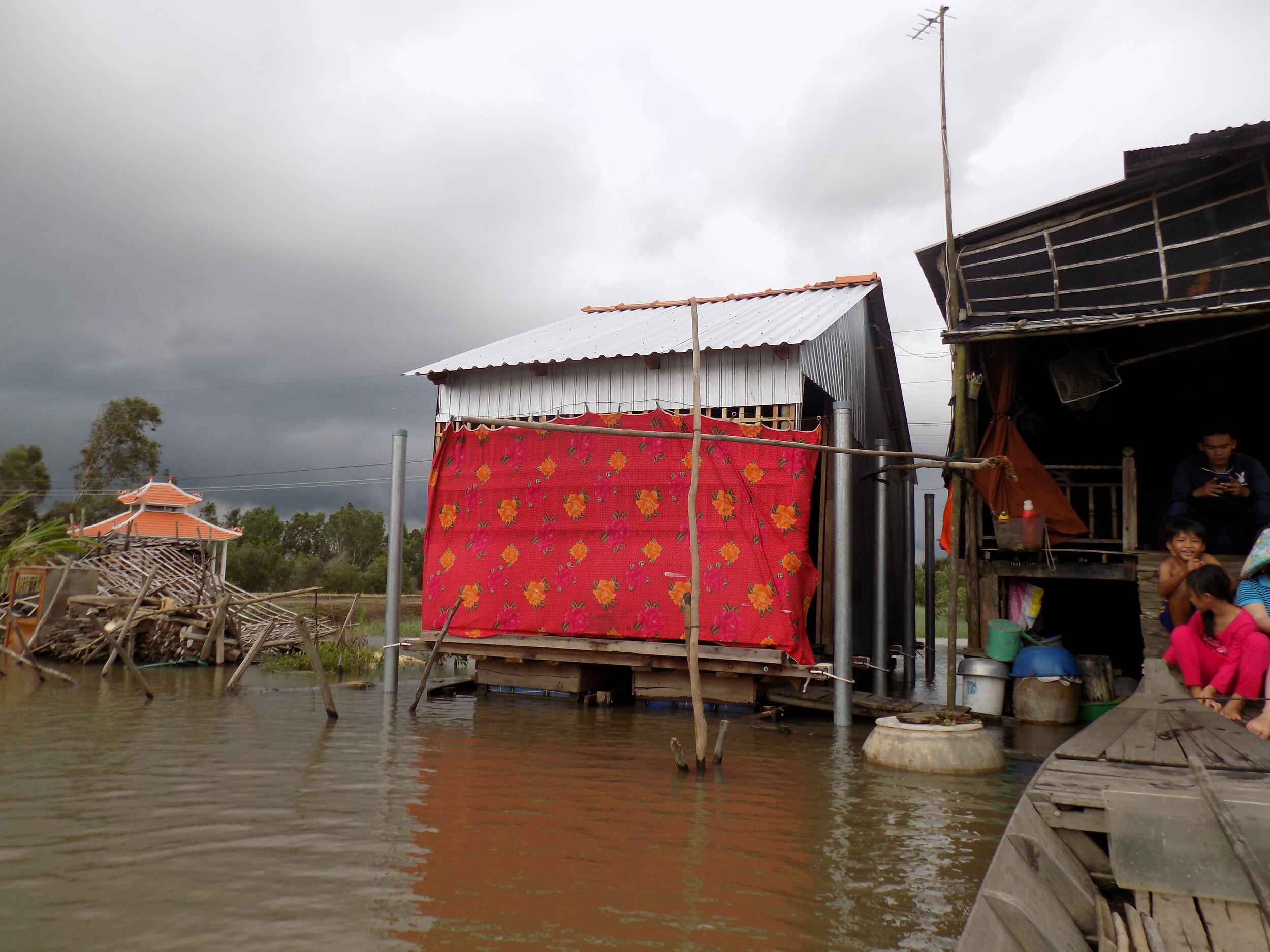  Dung’s House retrofitted and floating during 2018 seasonal monsoon flooding 