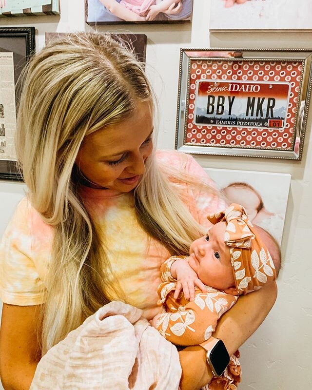 5 weeks old! No IVF needed for this Mom who had a bit of a tough time getting her cycle started. All natural, acupuncture and herbal medicine baby! Sweet miracle baby girl stopped by to give us sweet smiles. She is precious and perfect and we are so 