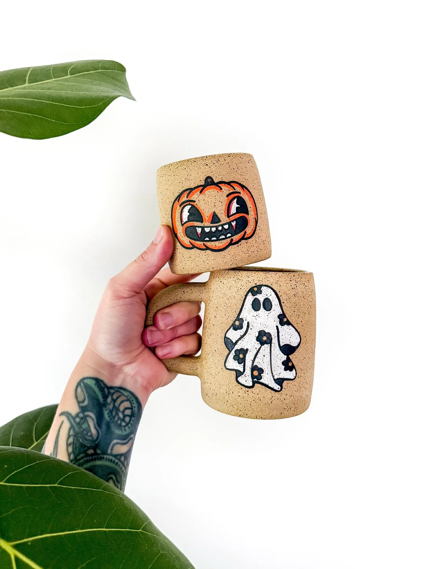 here&rsquo;s two more designs joining us this FRIDAY in my halloween shop update. 🎃

yall saw my og ghost daisy debut in october of 2023 but she&rsquo;s back &amp; revamped this year 👻. i just adore her!!

&amp; say howdy to this cheeky little pump