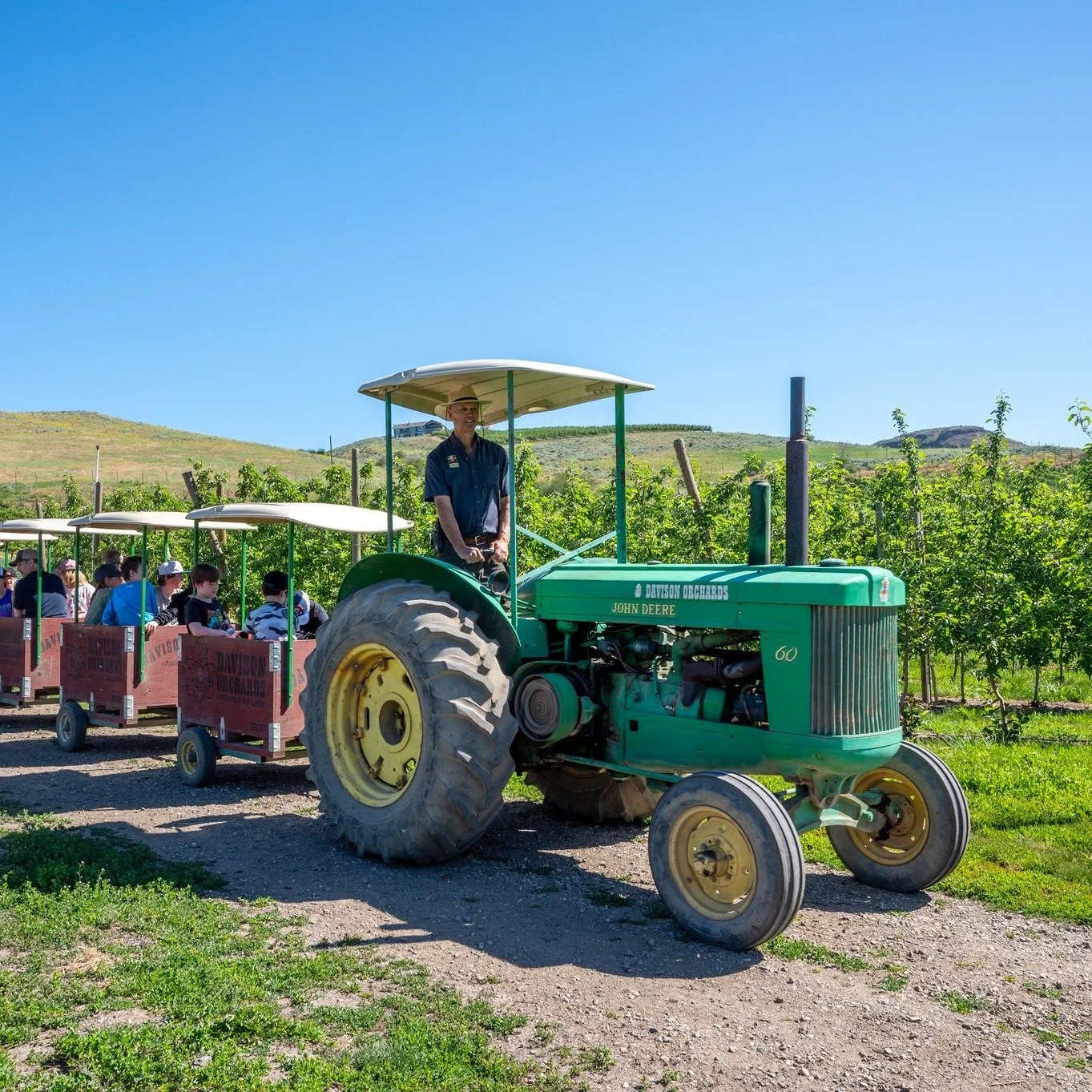 ⏰🍎 LAST CHANCE! 🍎⏰

Today is the final day for teachers of grades 1&ndash;5 to enter our draw for a FREE Apple Harvest School Tour happening September 17! 🚜✨

⚠️ Please note: only one entry per teacher is allowed.

Your class could win:
🚜 A fun O