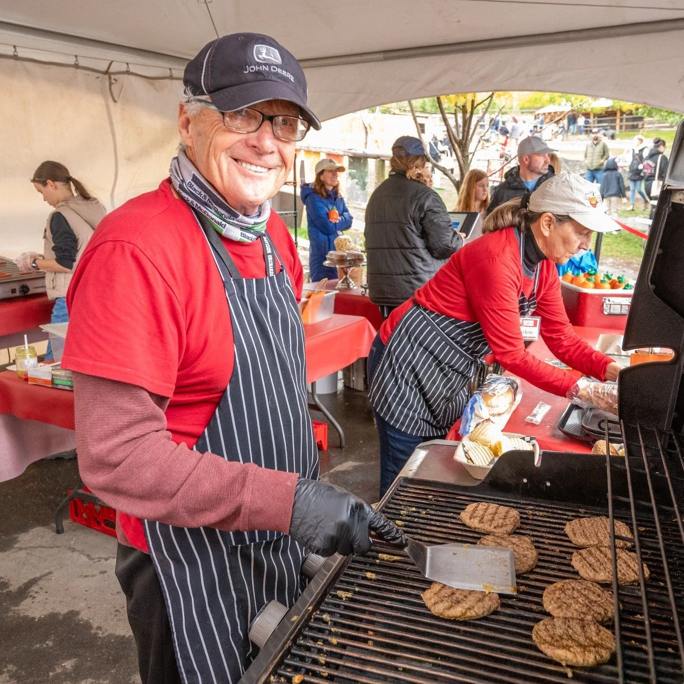 🍂 Come celebrate Thanksgiving weekend at Davison Orchards! 🎃

🚜Hop on a tractor ride to the pumpkin patch from 10am to 4pm, a fall favourite for the whole family.

Warm up with our most autumn-inspired drinks, made from scratch and perfect for the