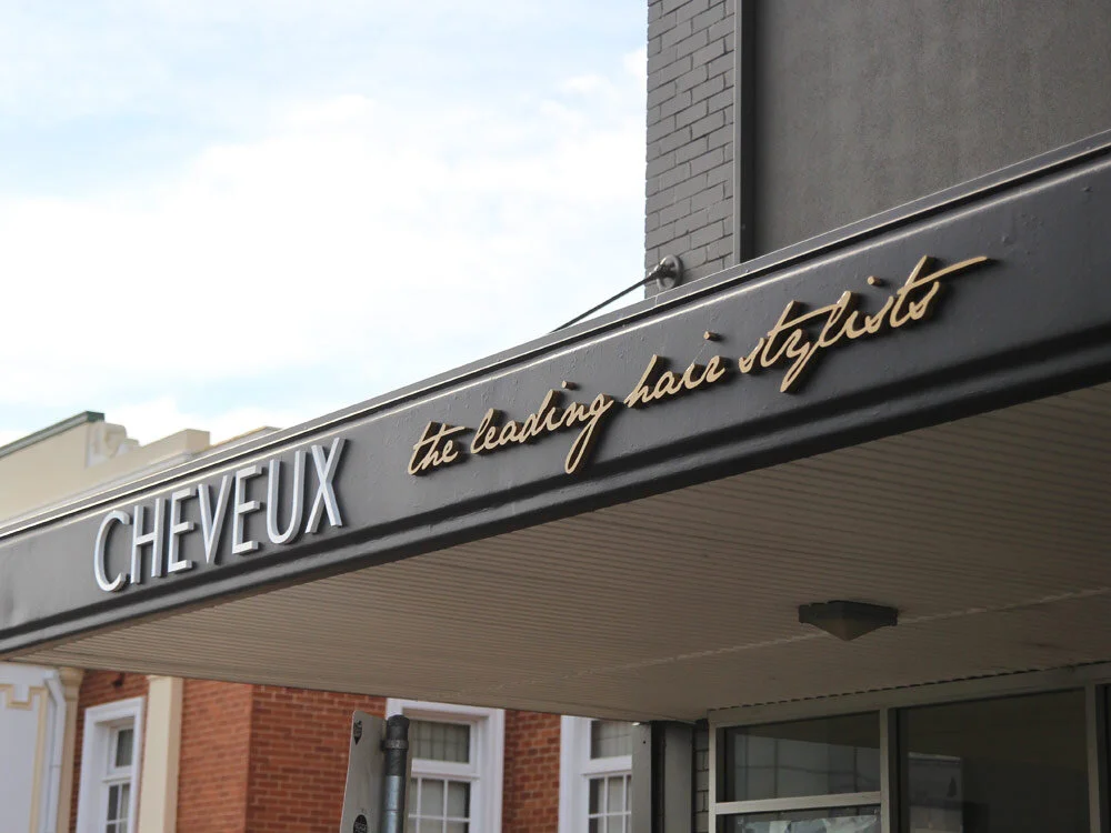 Non-Illuminated-3D-Signs-On-Time-Cheveux.jpg