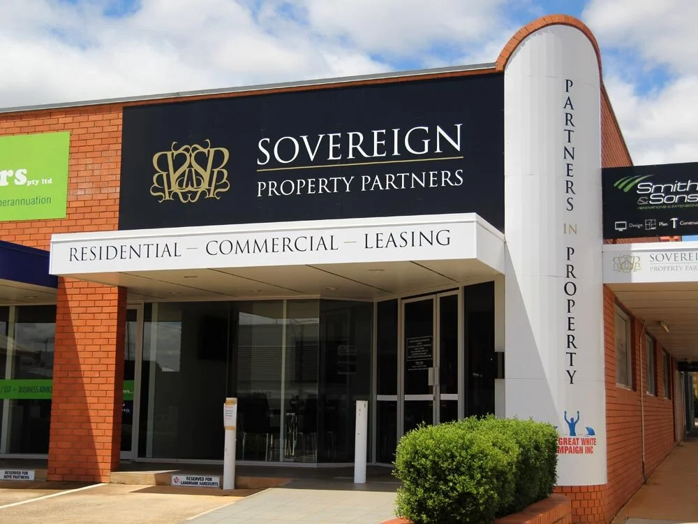 Shopfront-Signage_Signs-On-Time_Sovereign_1.jpg