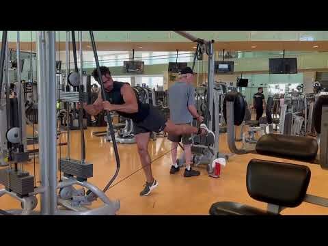 Patada para glúteo con polea