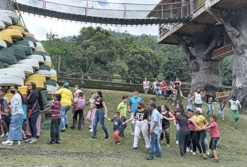Genova Families Bond at Local Eco Parque