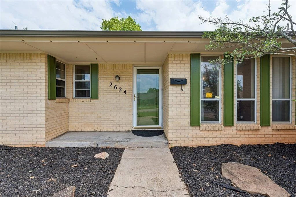 📍 2624 NW 115th St, Oklahoma City
3 Bed &middot; 2 Bath &middot; 2 Car Garage

Dreaming of homeownership? This affordable cutie features retro green shutters, terrazzo tile floors, a cozy brick fireplace, and vaulted ceilings. Love to entertain? The