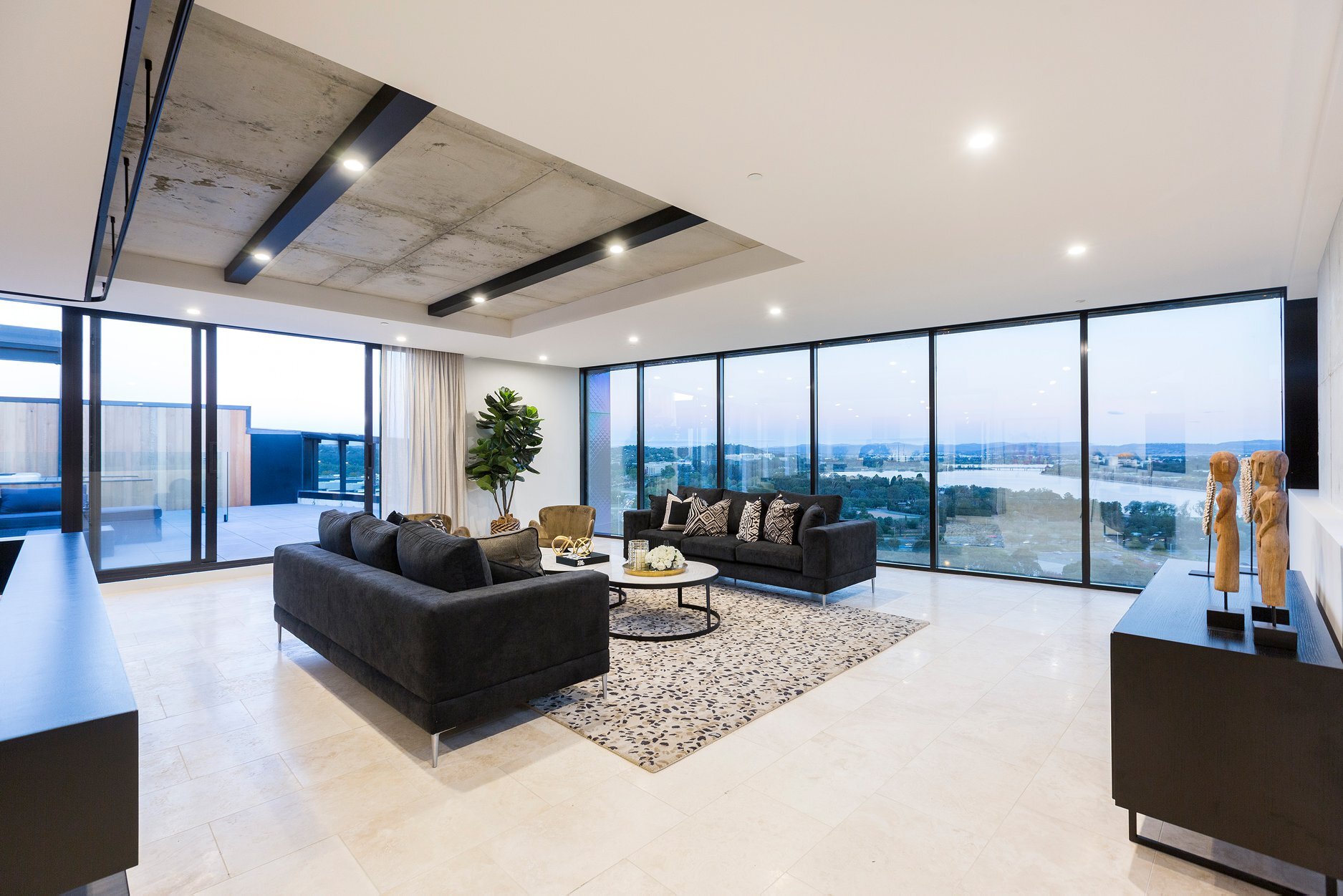 Vamos Group_New Acton Penthouse_14.jpg