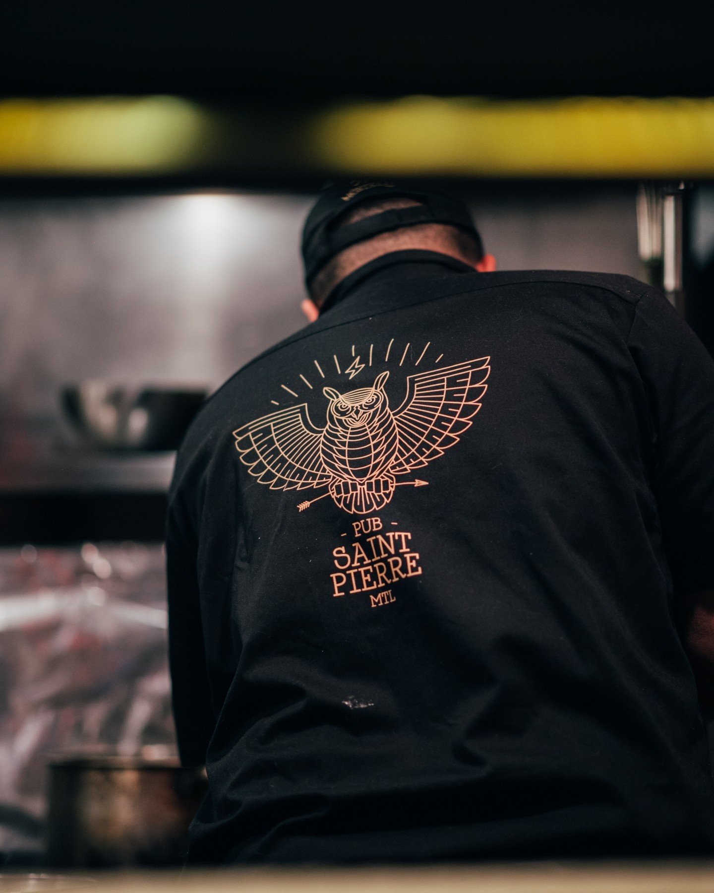 Psssst... Restez &agrave; l'aff&ucirc;t, la collection de merch Pub Saint Pierre arrive bient&ocirc;t ! 🤭

Psssst.. Stay stuned for a Pub Saint Pierre merch launch soon! 🤭

 #PubSaintPierre #NotYourOrdinaryPub #OldMontreal #OldPort #GensduVieux #Me