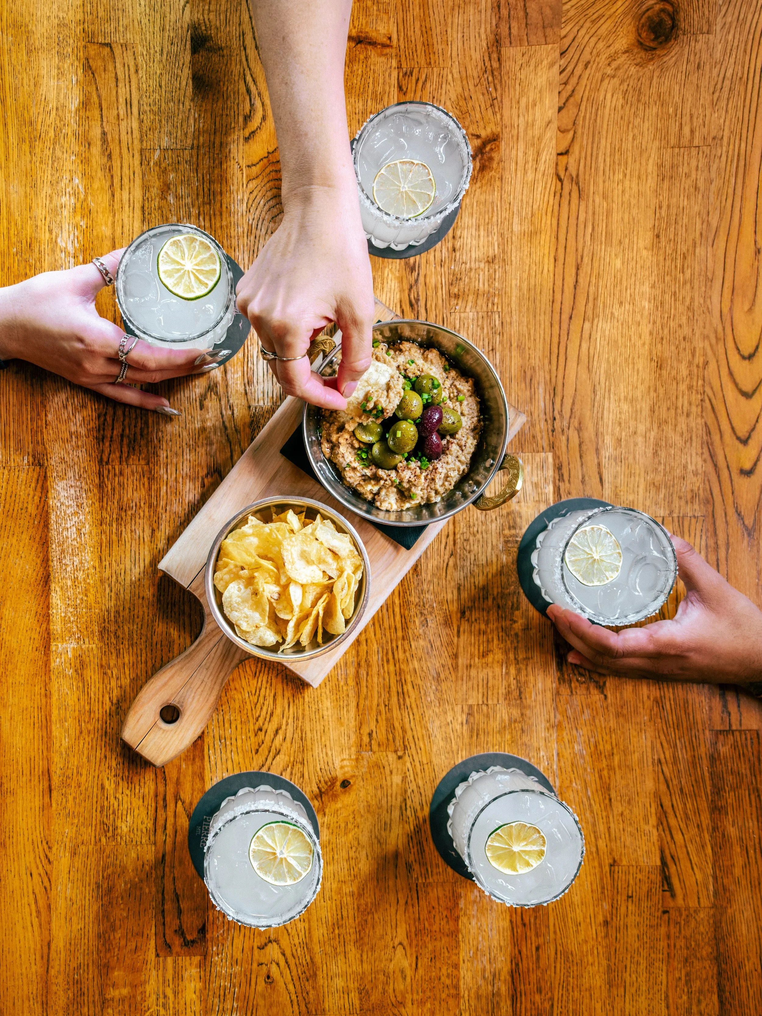 Un peu de soleil dans votre dimanche ☀️ Passez nous voir pour des margaritas &agrave; 10 $, toute la journ&eacute;e!

A little sunshine for your Sunday ☀️ Stop by for $10 margaritas, all day long!