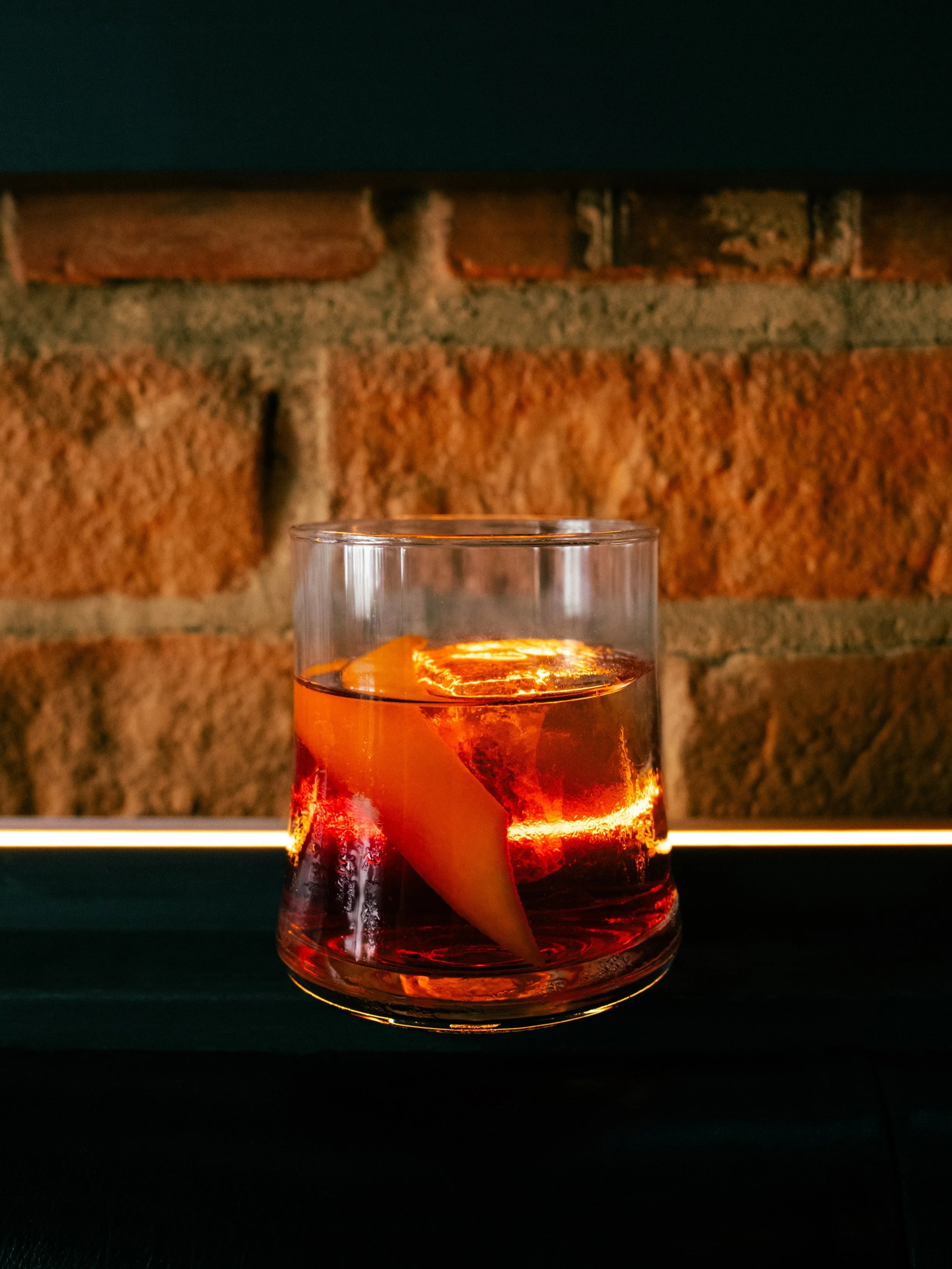 Un bon cocktail, &ccedil;a ne se refuse jamais. Passez nous voir et on s&rsquo;occupe du reste!

A good cocktail is always a good idea. Stop by and let us take care of the rest!