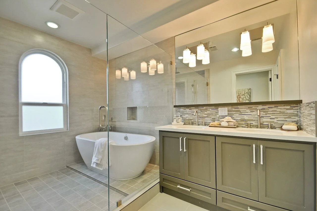 Master Bathroom      1.jpeg