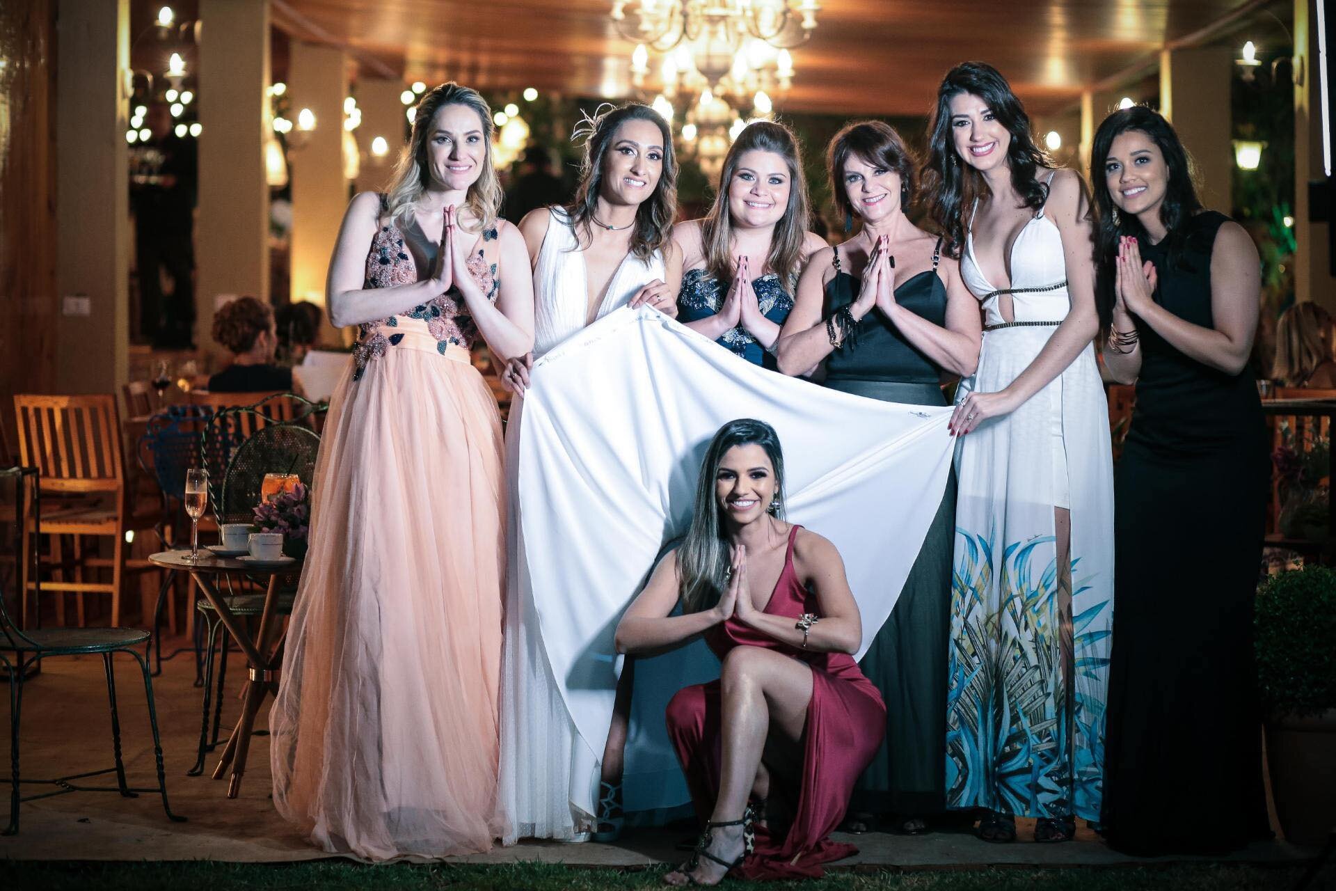 https://images.squarespace-cdn.com/content/v1/5df9ea41799ea72fb8fb3ba9/1601538148893-SYA7CTNEYUTATS9RHETF/Brazilian+girls+at+a+Brazilian+Italian+wedding.jpg