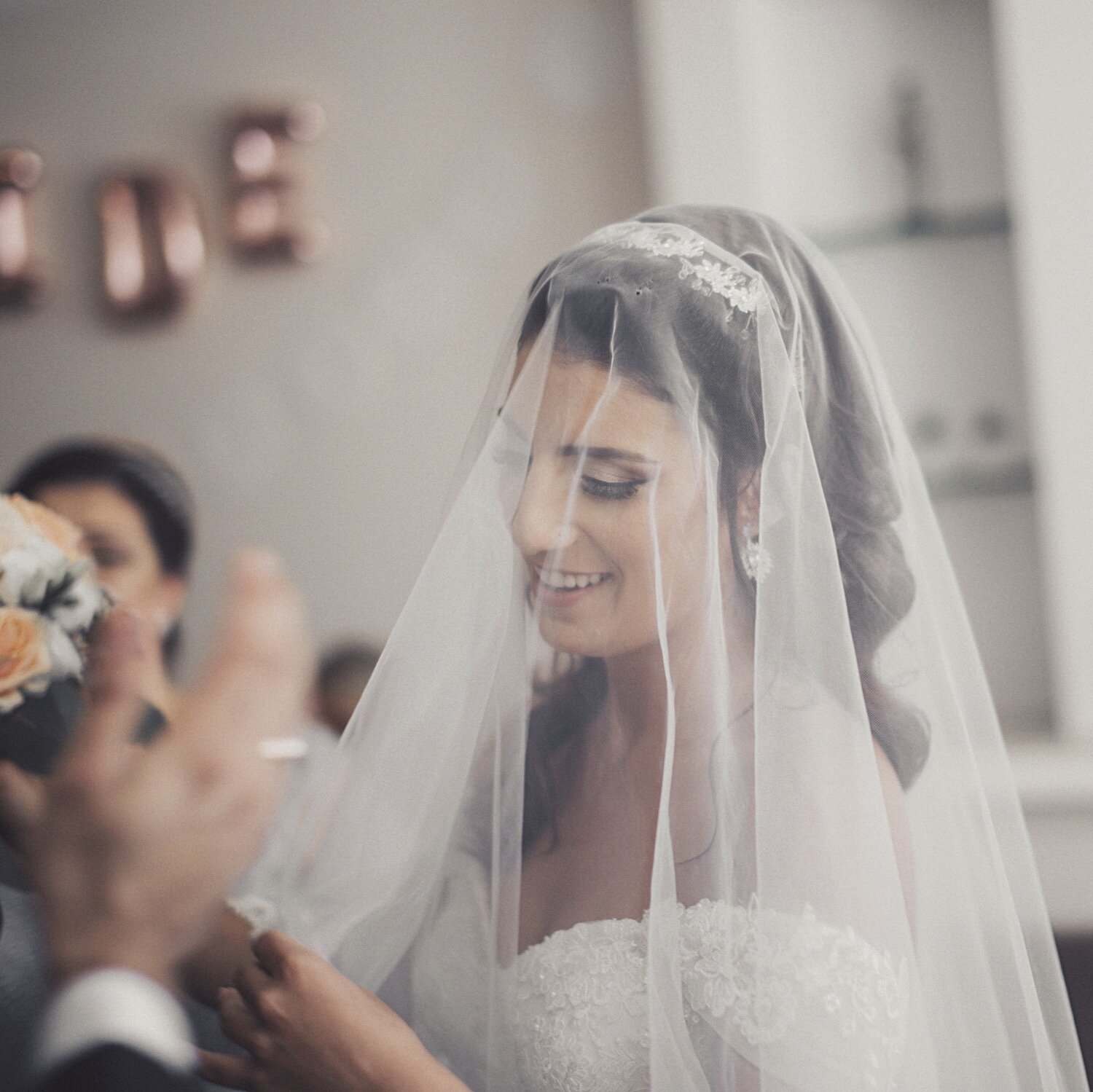 https://images.squarespace-cdn.com/content/v1/5df9ea41799ea72fb8fb3ba9/1607501767311-CS0UJU6WIX8I1PZKIVXS/Mexican+Bride+with+Veil+at+International+wedding.jpg