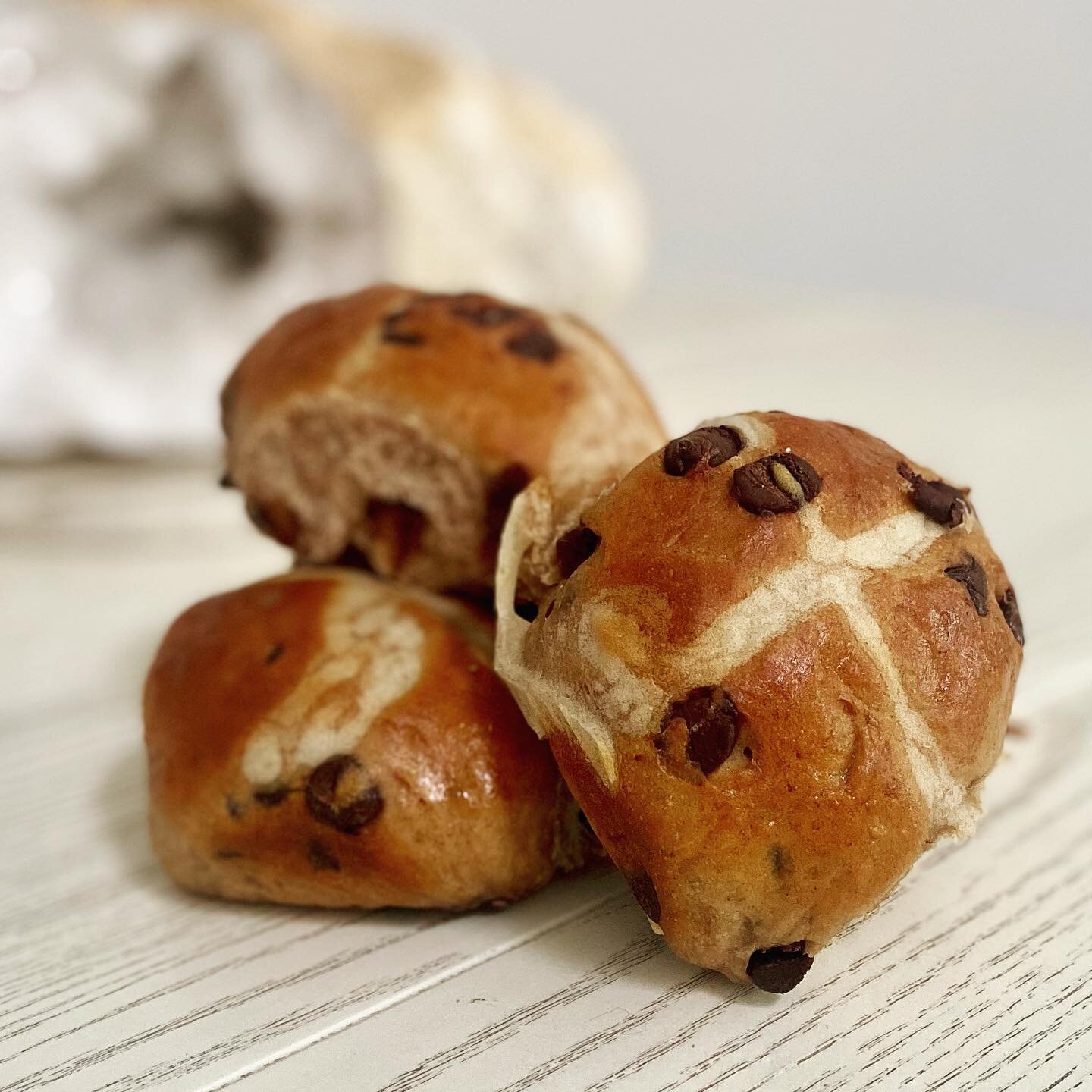 ➕ Hot Cross Buns ➕
.
We made hot cross buns this Easter while reminiscing about the symbolism of this practice
.
The obvious cross being the cross of crucifixion, the body of Christ the bread. The breaking of the bread to share food ~ symbolising com