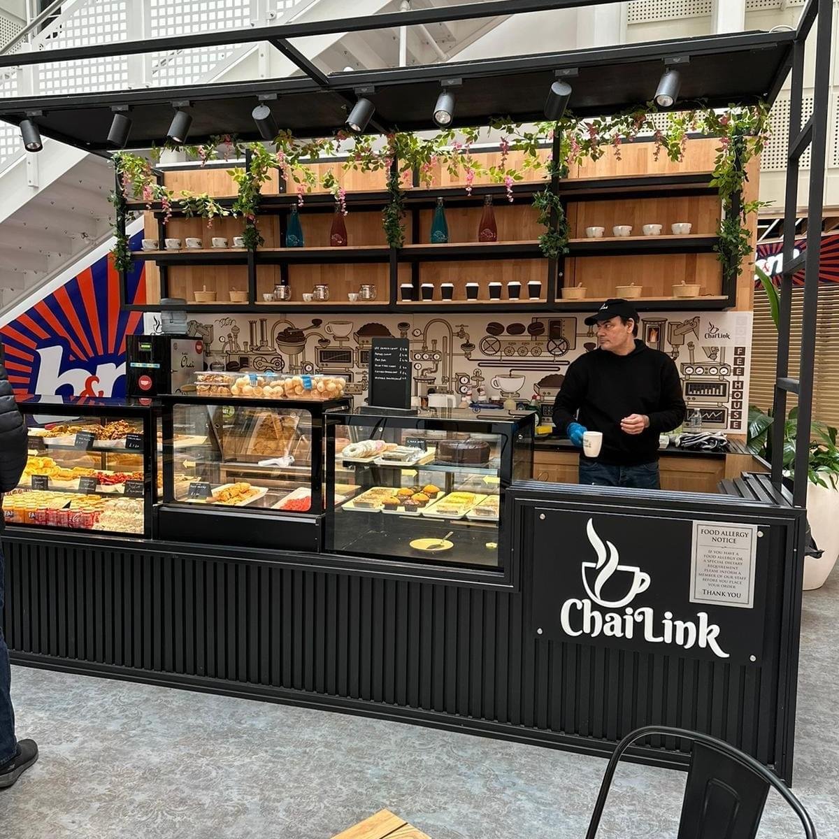 ☕️ Craving a coffee and a delightful treat? Look no further! ☕️

Introducing Chai Link, your new go-to destination for a perfect pick-me-up! Swing by their kiosk today, located in the Marlowes, South Mall, by H.Samuel. 

#ChaiLink #CoffeeLovers #Marl
