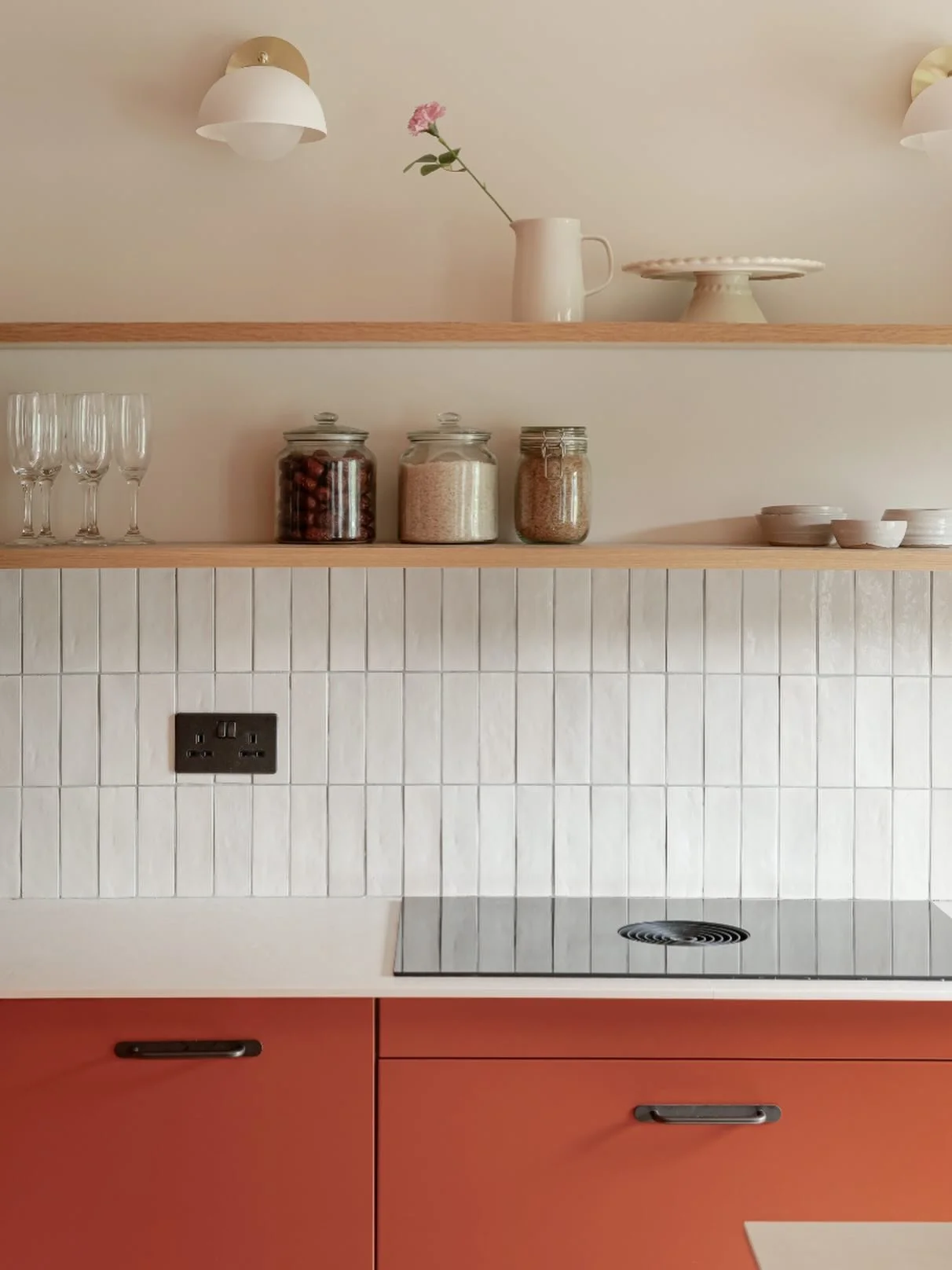Looking back at this kitchen we worked on last year in Hillfields Bristol 🍒
&bull;
The client was keen to use bold colour but needed our help to create a cohesive and considered scheme. We paired bright red with natural oak and textural neutral tili
