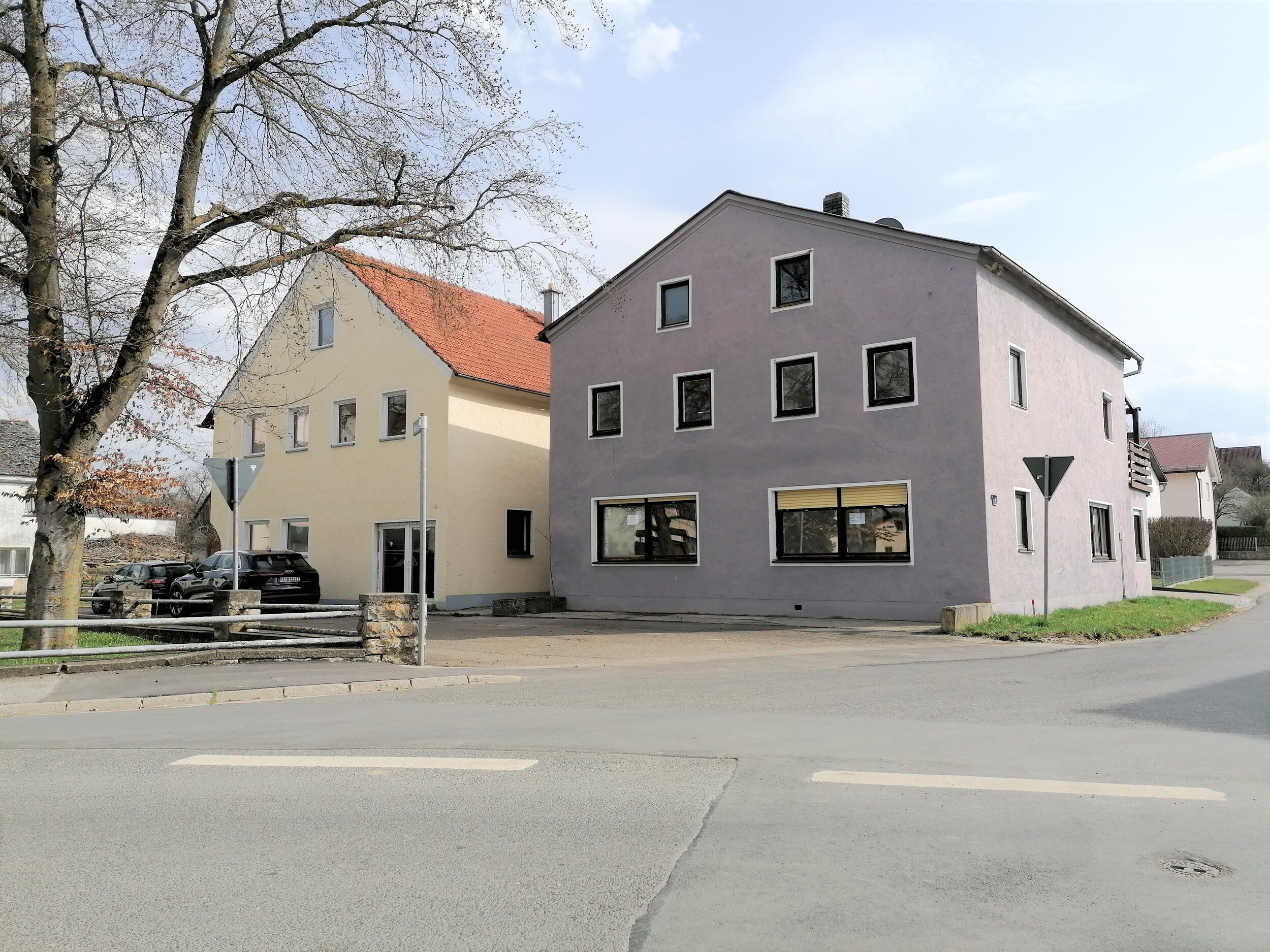 Wohn-Geschäftshaus mit Nebengebäude in Wolfsbuch zum Verkauf