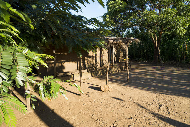  En bondegård i Mosambik er ganske forskjellig fra den Norske. / A farm in Mozambique is quite different from the Norwegian. 