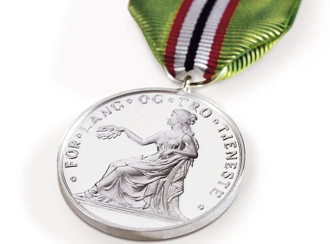 Bruk Medaljen for lang og tro tjeneste på 17. mai
