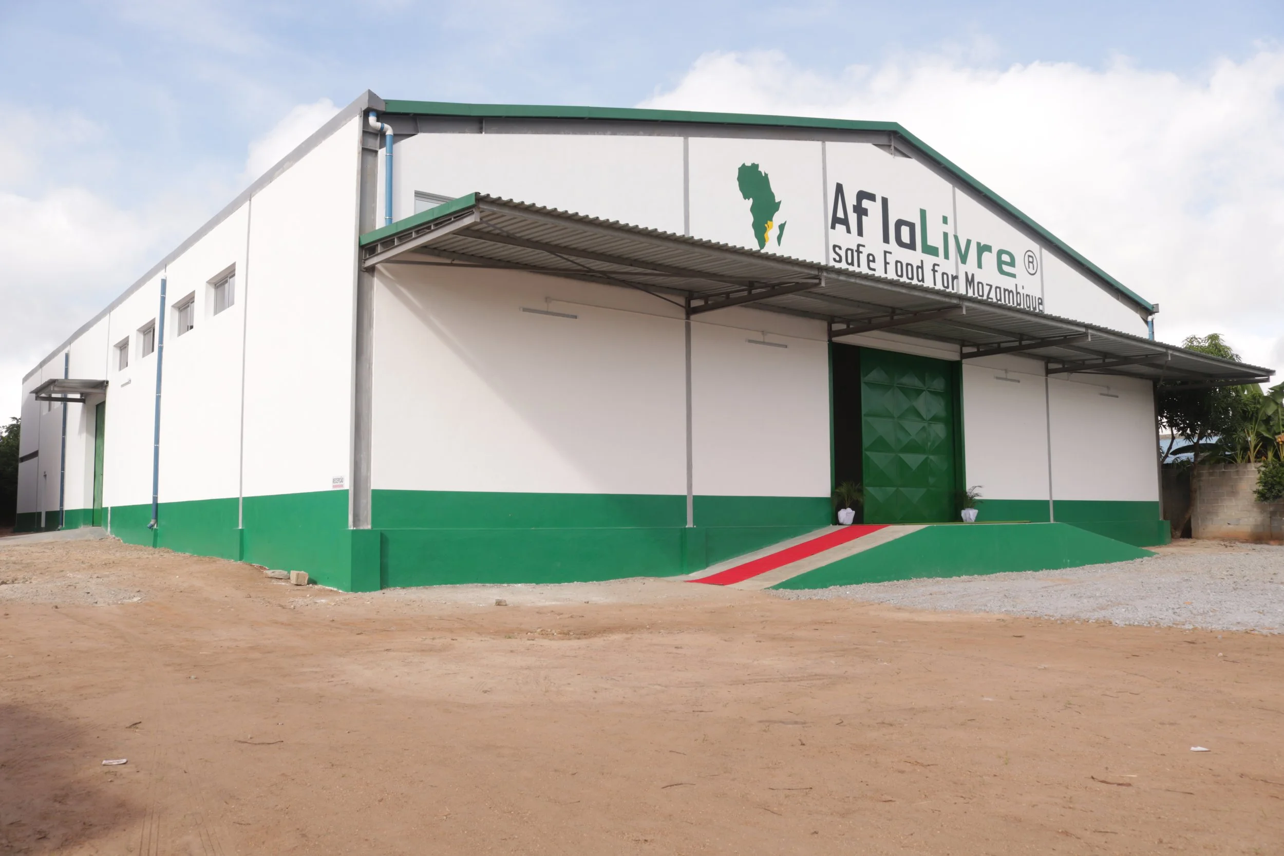 Åpnet ny fabrikk for trygg mat i Mosambik