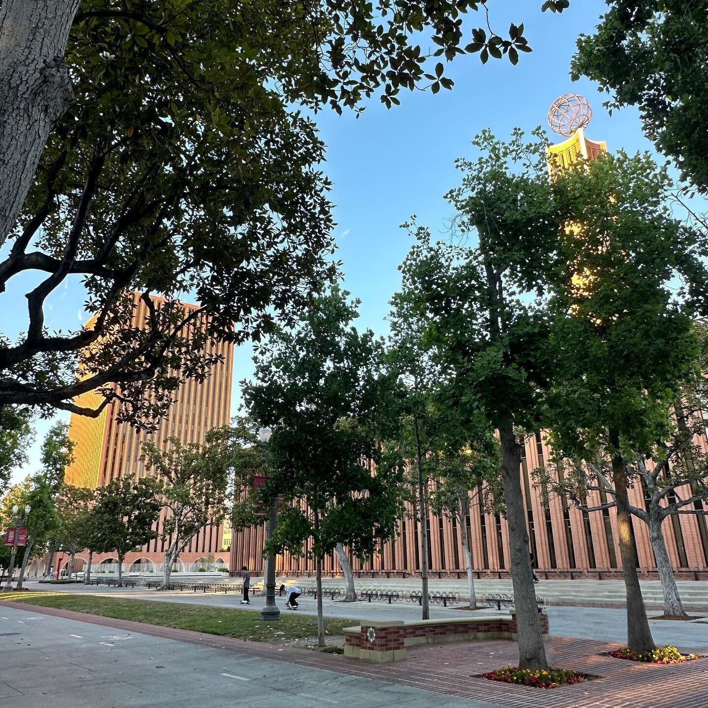 Von Kleinsmid Center &amp; Waite Phillips Hall at USC by architect Edward Durell Stone, Doheny Library, and other renowned building designs. Insightful architectural tour by alumni architect @dean90046 at USC in tandem with an event at Viterbi School