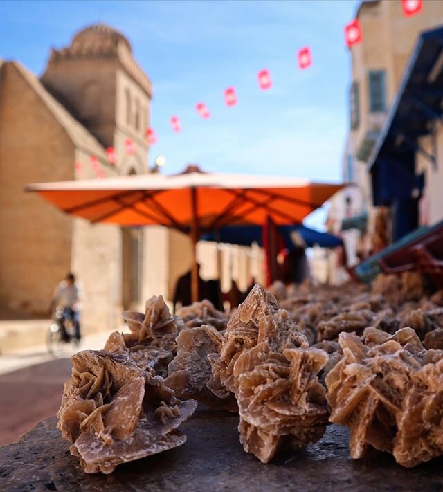 Desert Rose being sold outside the Great Mosque of Kairouan.⁣
⁣
While I love a bit of gypsum (name of the crystal) I don&rsquo;t recommend buying any - as it just encourages more plundering of the environment. You&rsquo;ll see them on sale in various