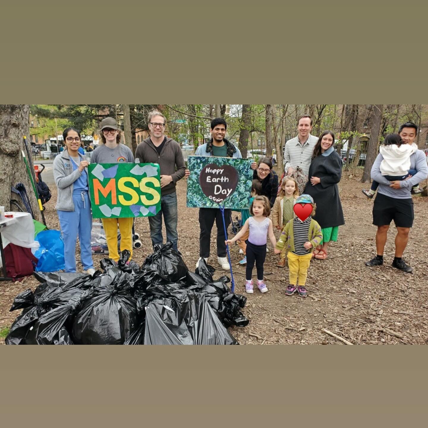 Thank you to our amazing 🌎 Earth Day Committee for throwing a success community cleanup! Look at all that trash and congratulations to @jamie.lee.kearns and Saleh and Quang for collecting the most trash 11lbs and winning a @woombikesusa 🚲!!! This i