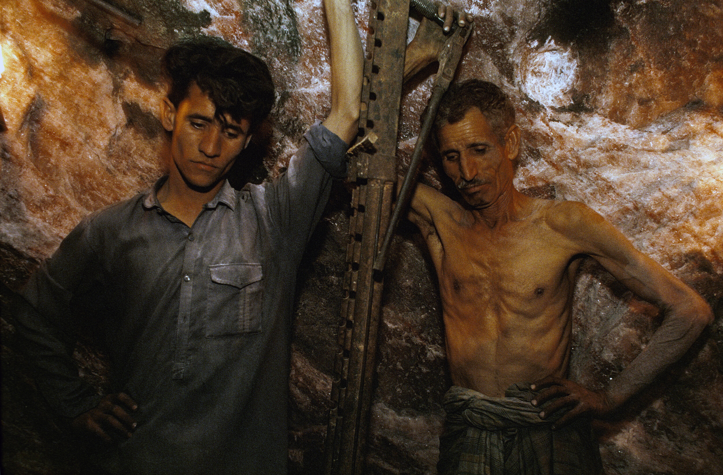  Miners manually drill holes in the Khewra Salt Mines, the oldest in the salt mining history of the sub-continent, one of the largest in Asia and the second largest in the world. Punjab, Pakistan. 1998 
