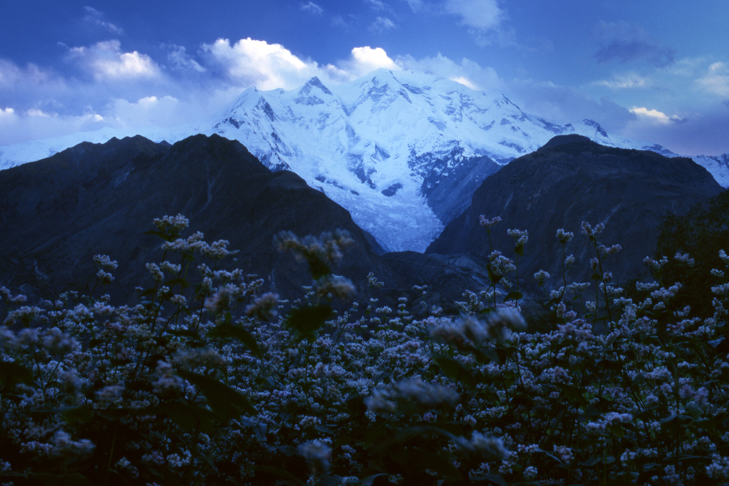  A view of the Hindu Kush mountains along the Karakoram Highway in Pakistan. 1998 