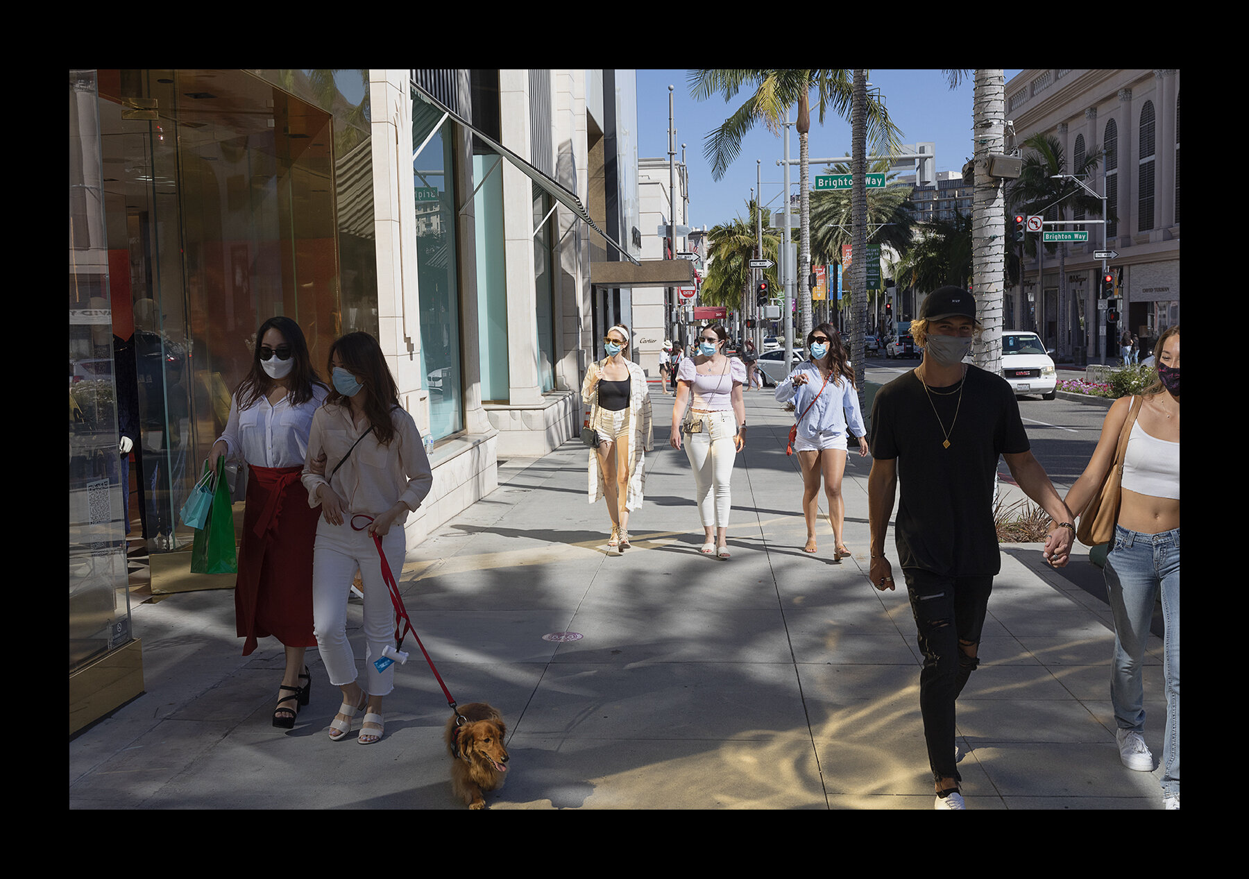  Shopping along Rodeo Drive in Beverly Hills, California. 