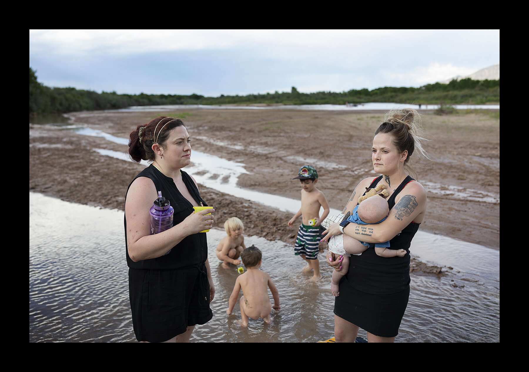  Emma Bordegaray, 28, and Mariah Kennedy, 28, hanging out with their families on the Rio Grande River in Albuquerque, New Mexico. 