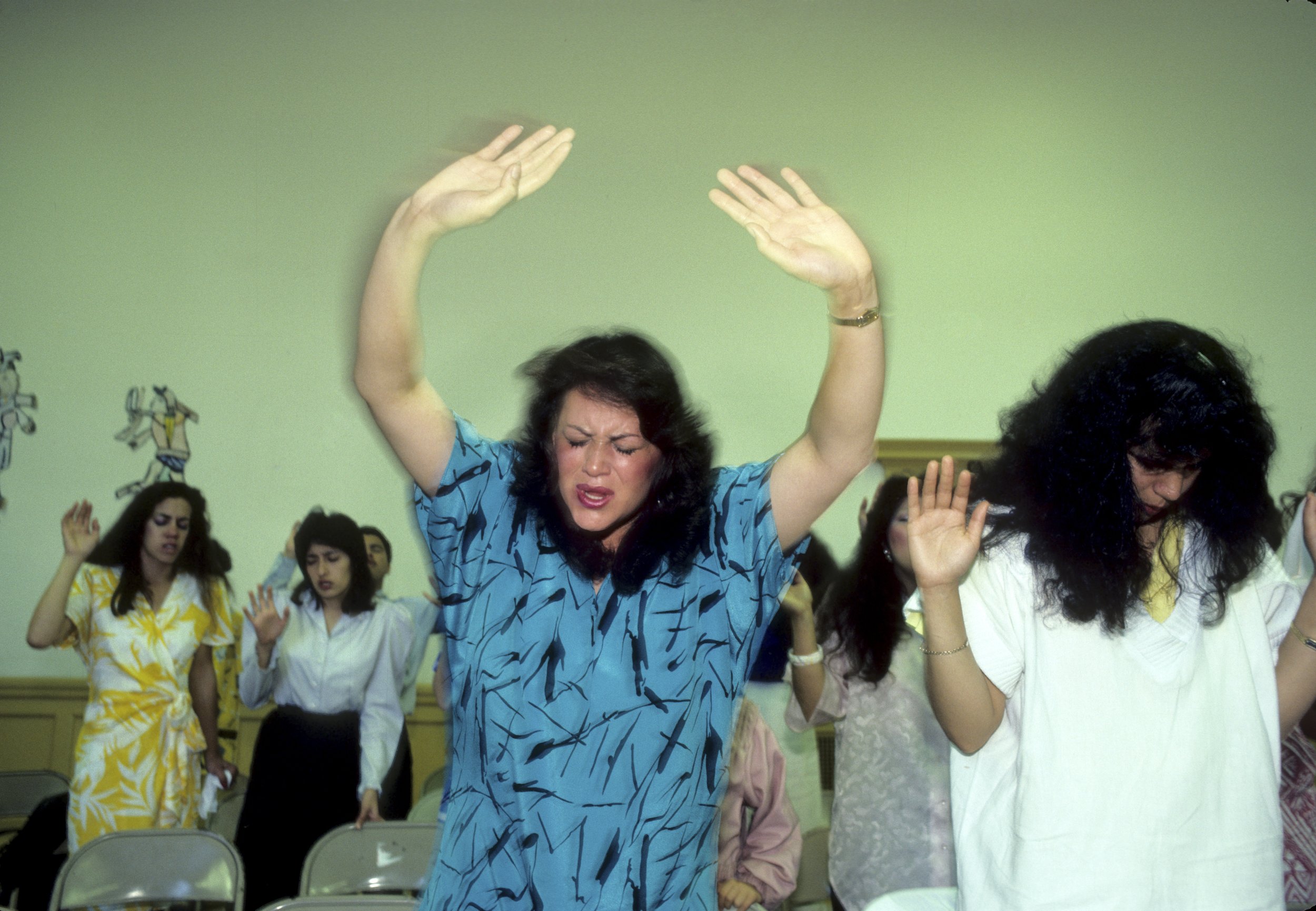  Latinx immigrants worshipping in one of San Francisco’s Mission District storefront churches. 1986 