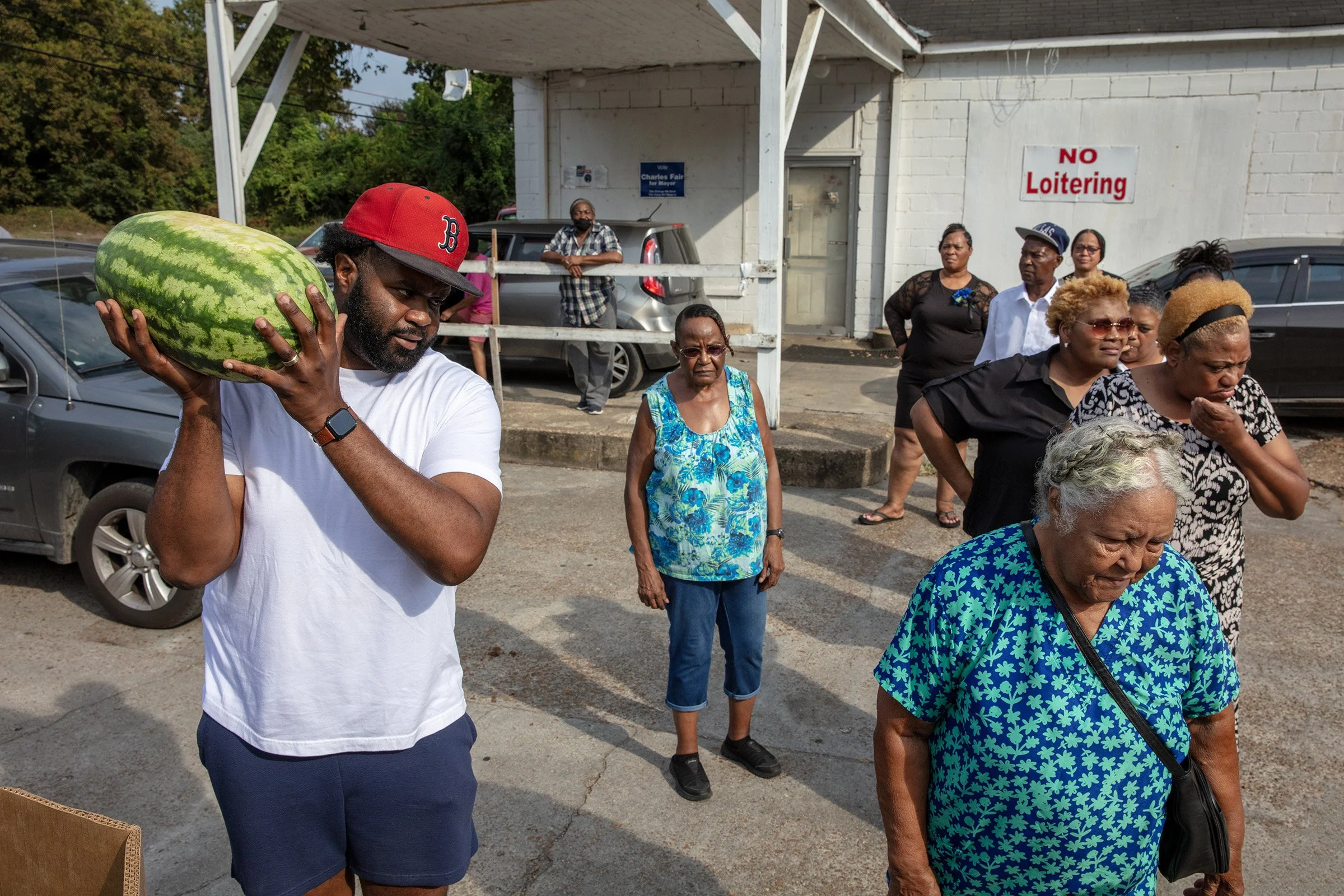  Robert Miller delivers food in Friars Point, Mississippi on September 14, 2025. 