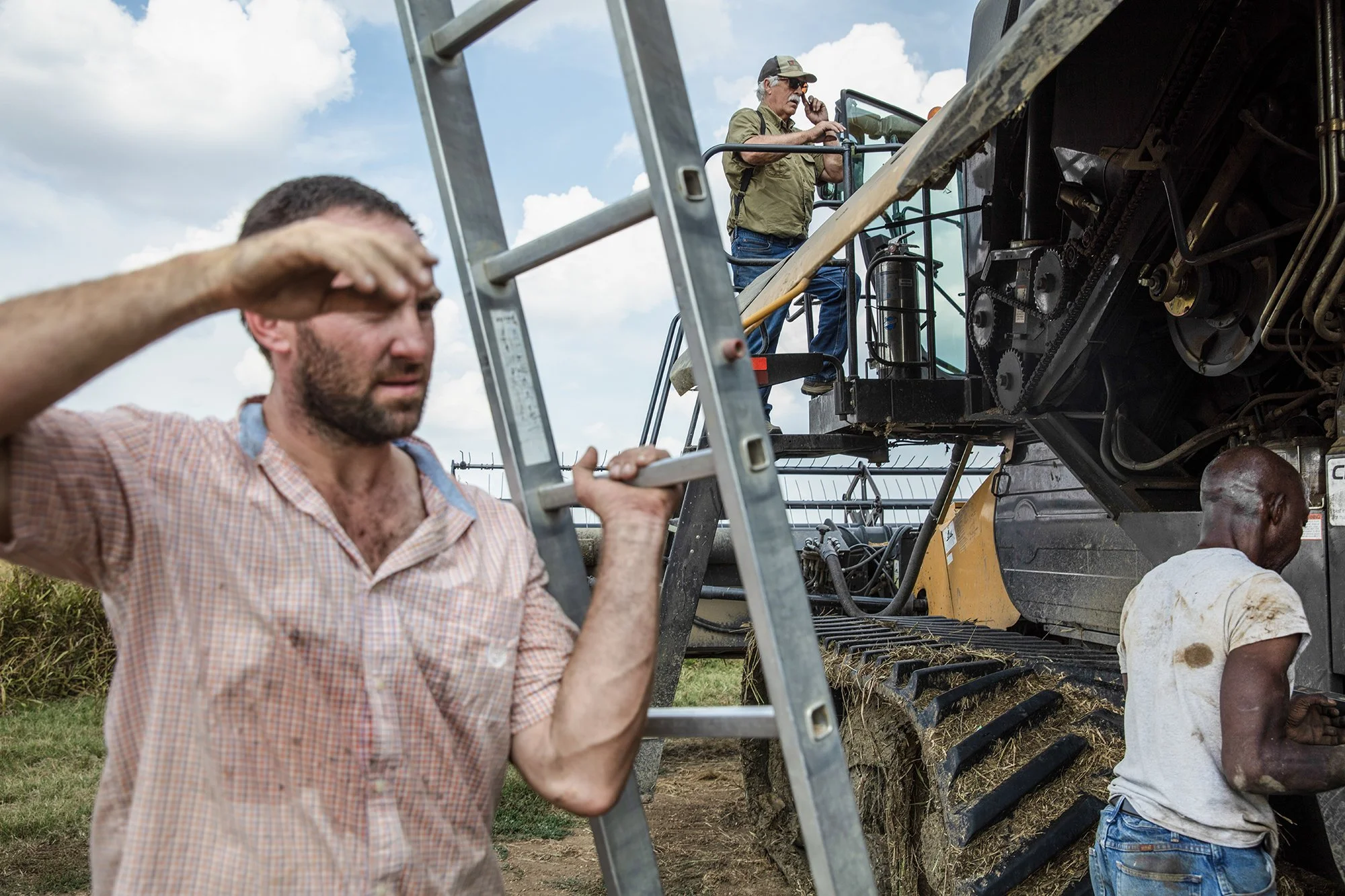  Mike Wagner’s son, Lawrence, works with other farm workers to repair a combine on Two Brooks Farm in Minter City, Mississippi on September 20, 2025. 