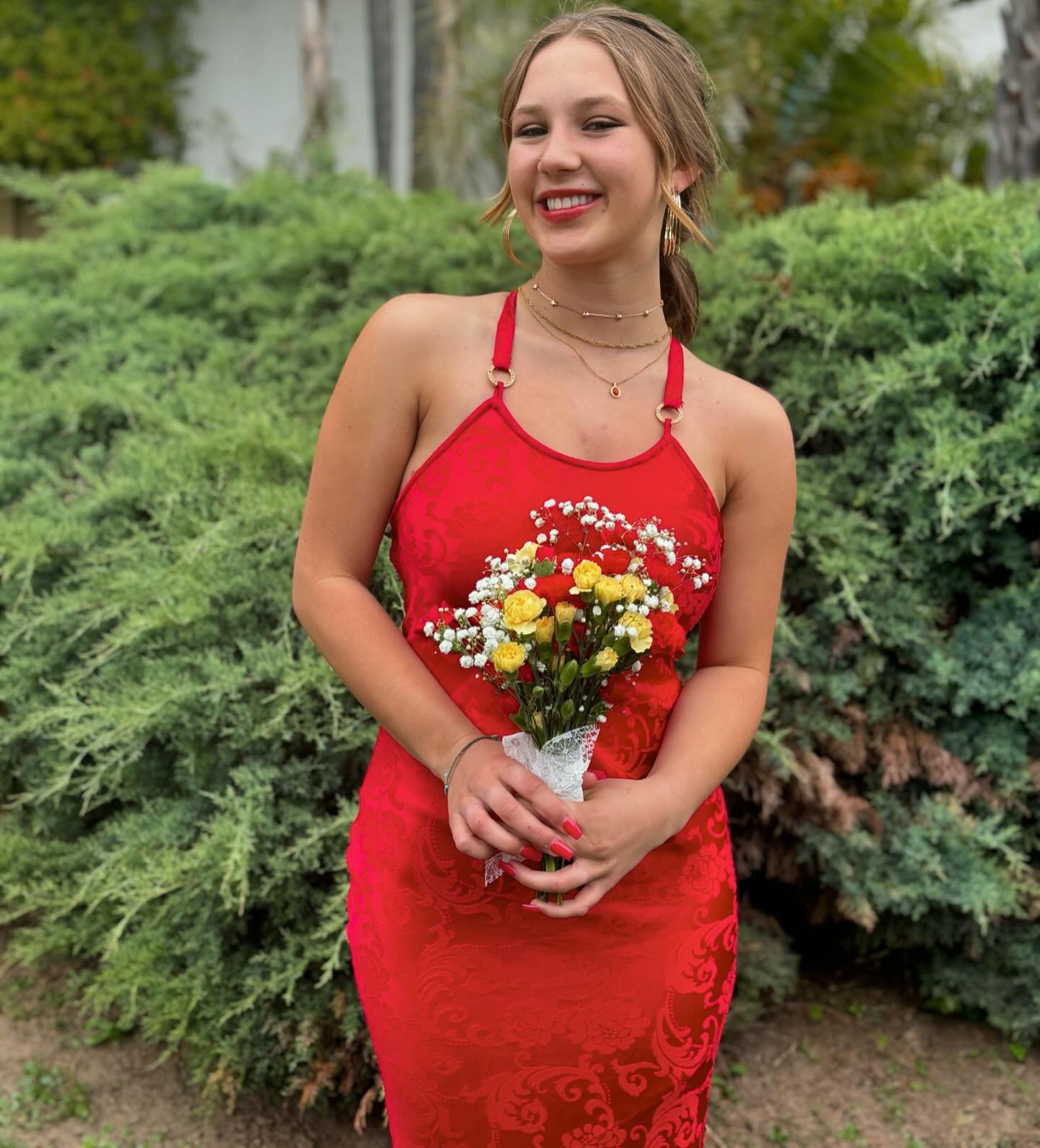 #SENIORCHALLENGE 😍 Vision of beauty. My gorgeous girl on her senior prom. It&rsquo;s life. Rite of passage. Her beautiful friends and community surrounding. ❤️ Pride and joy. ❤️#mamalife #chloegracekaz #dospuebloshighschool
