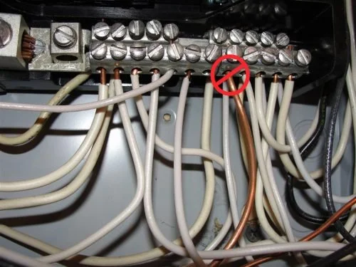 Ground wire on neutral bar