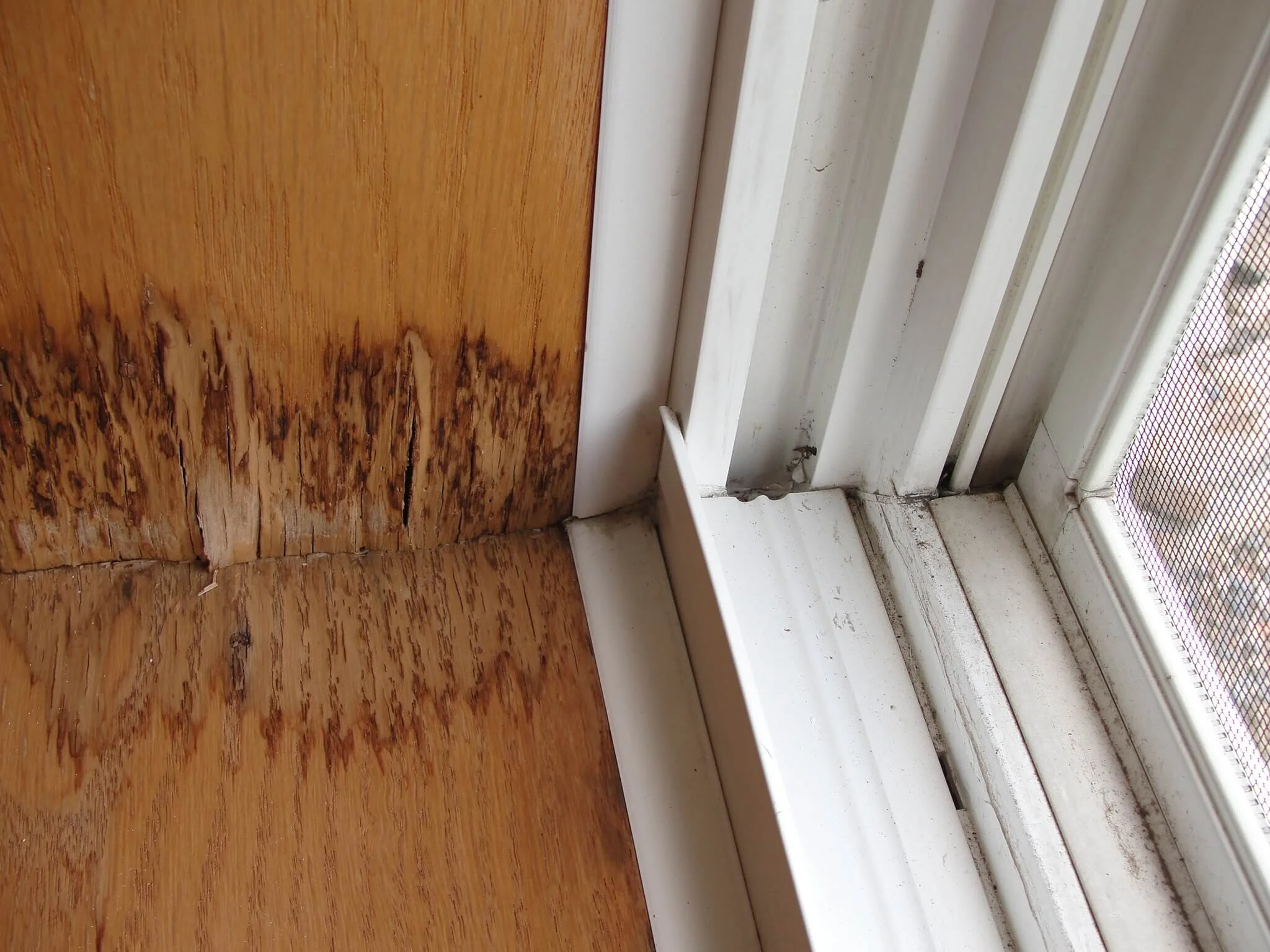 Window stain caused by water leakage