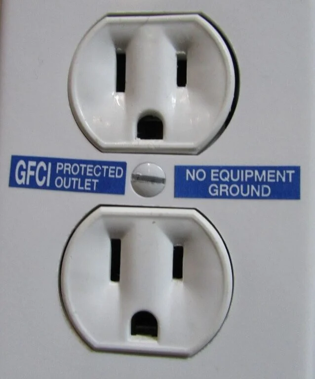 Options for repairing ungrounded three-prong outlets