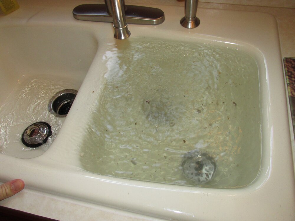 Water backing up in sink.JPG