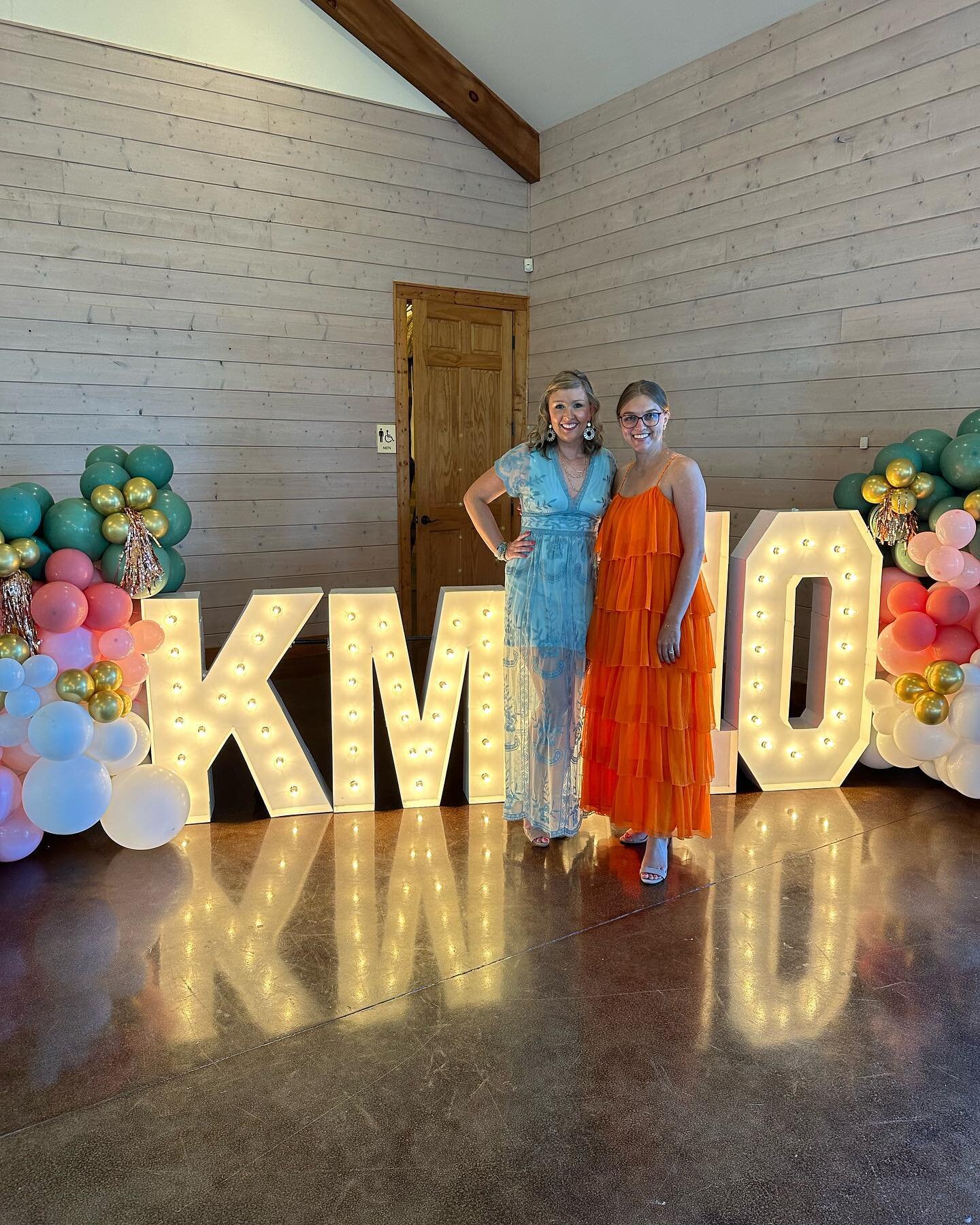 @knoxvillemoms is TEN! 🎉 We partied the night away at @reserveatbbh tonight to celebrate 💃 

I&rsquo;m so grateful to know all of the truly wonderful ladies that make up this team. Moving here 5 years ago was one of the hardest things I&rsquo;ve ev