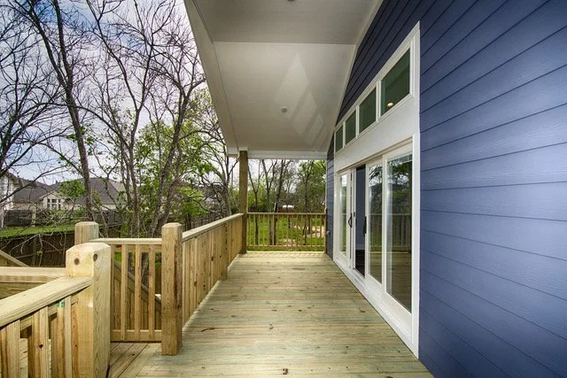 Lakeside Back Deck2.jpeg