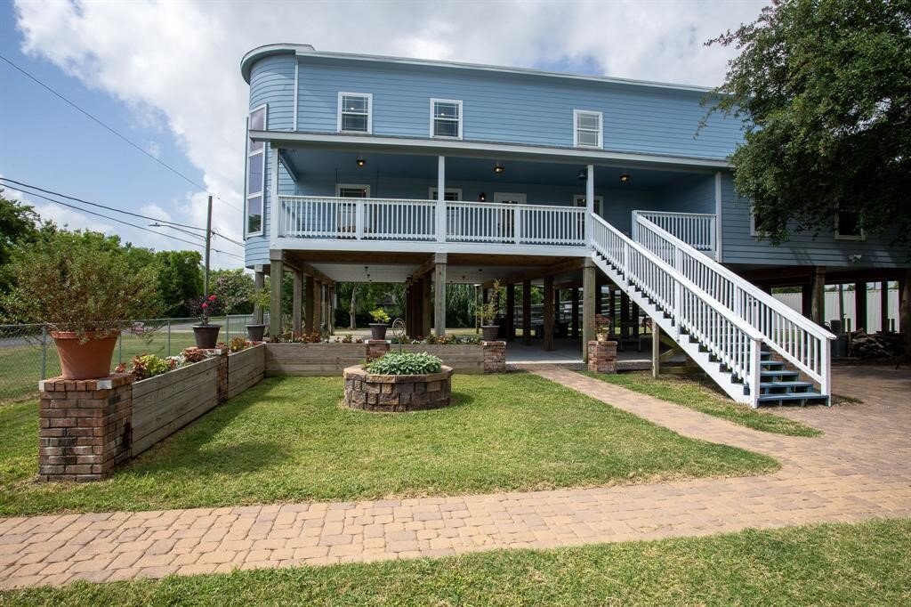 Putnam Builders Unique Second Street San Leon Custom Residential Beach Home Kemah, Texas Construction