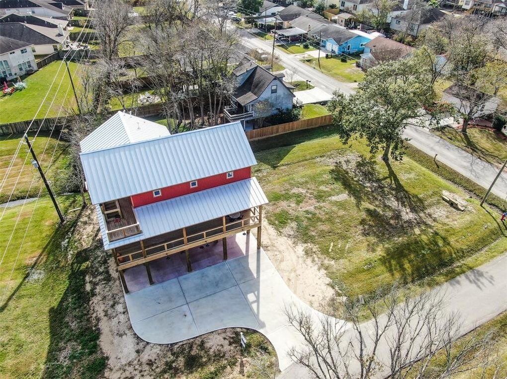 Putnam Builders Lakeside Custom Build Residential Barn Beach Multi Level Home Kemah, Texas Construction