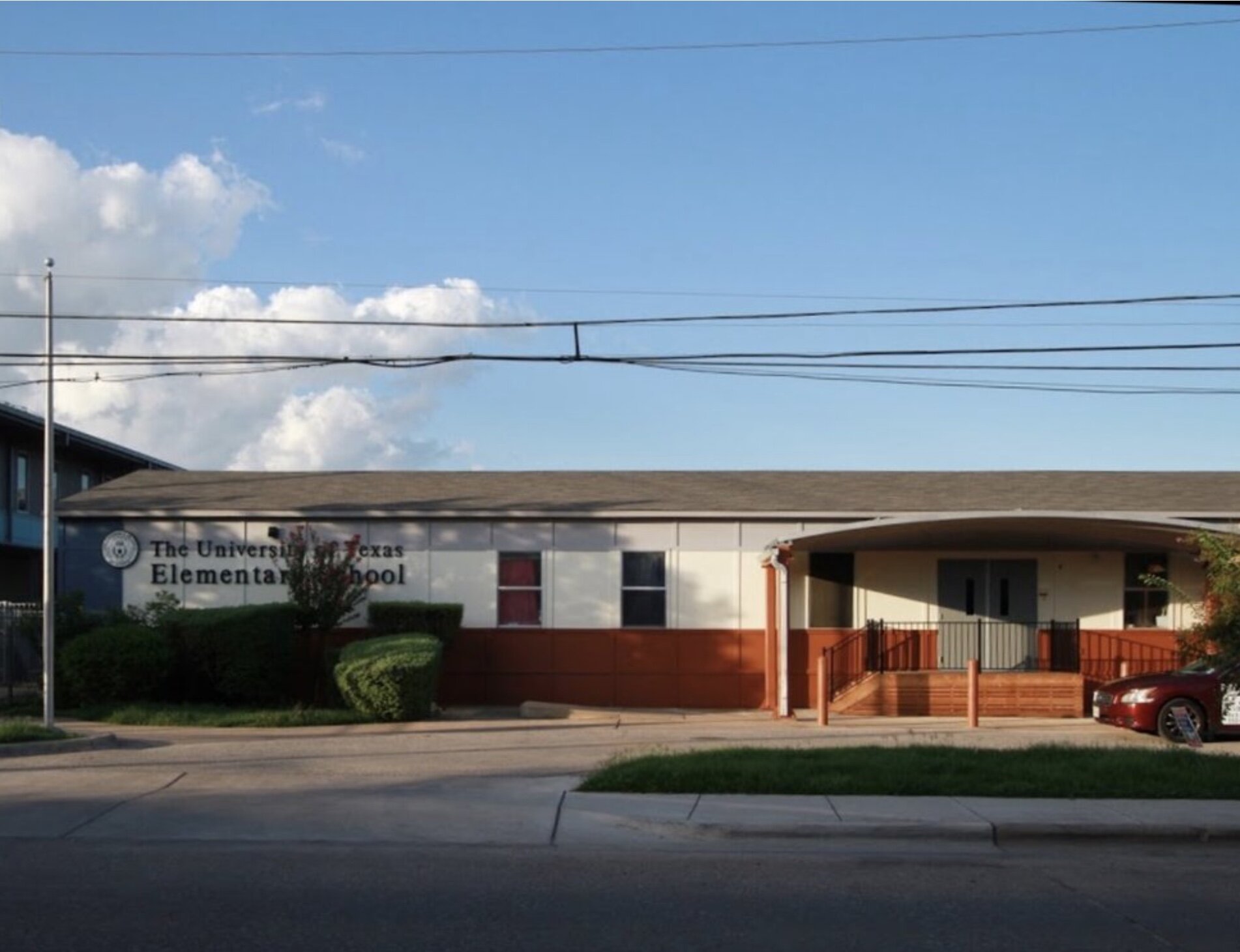 Putnam Builders University of Texas Elementary School Portable Modular Building Austin, Texas Portable Modular Site Built Classroom Construction